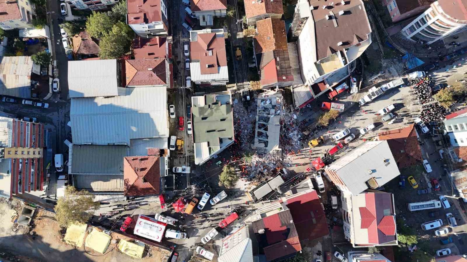 Edificio crollato a Gebze ripreso dall'alto