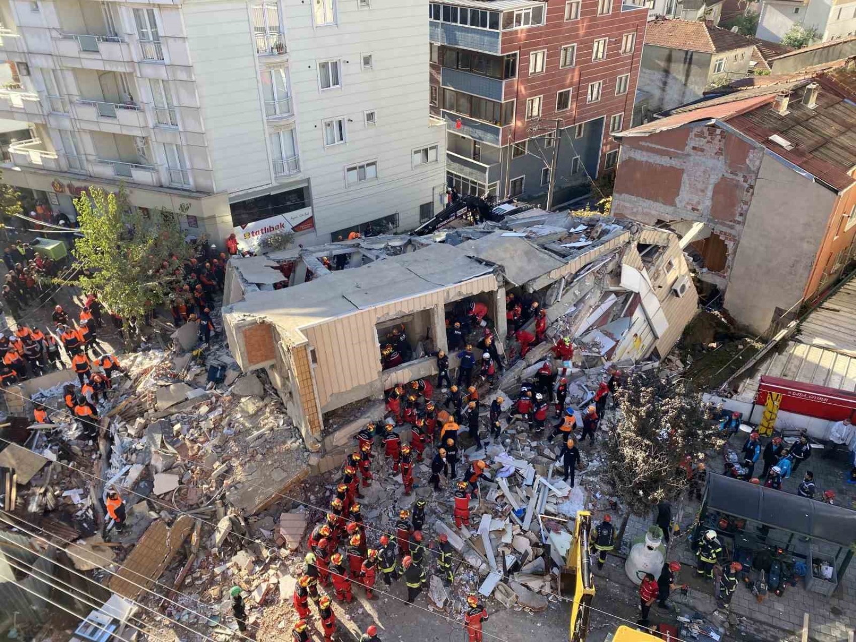 Edificio crollato a Gebze ripreso dall'alto