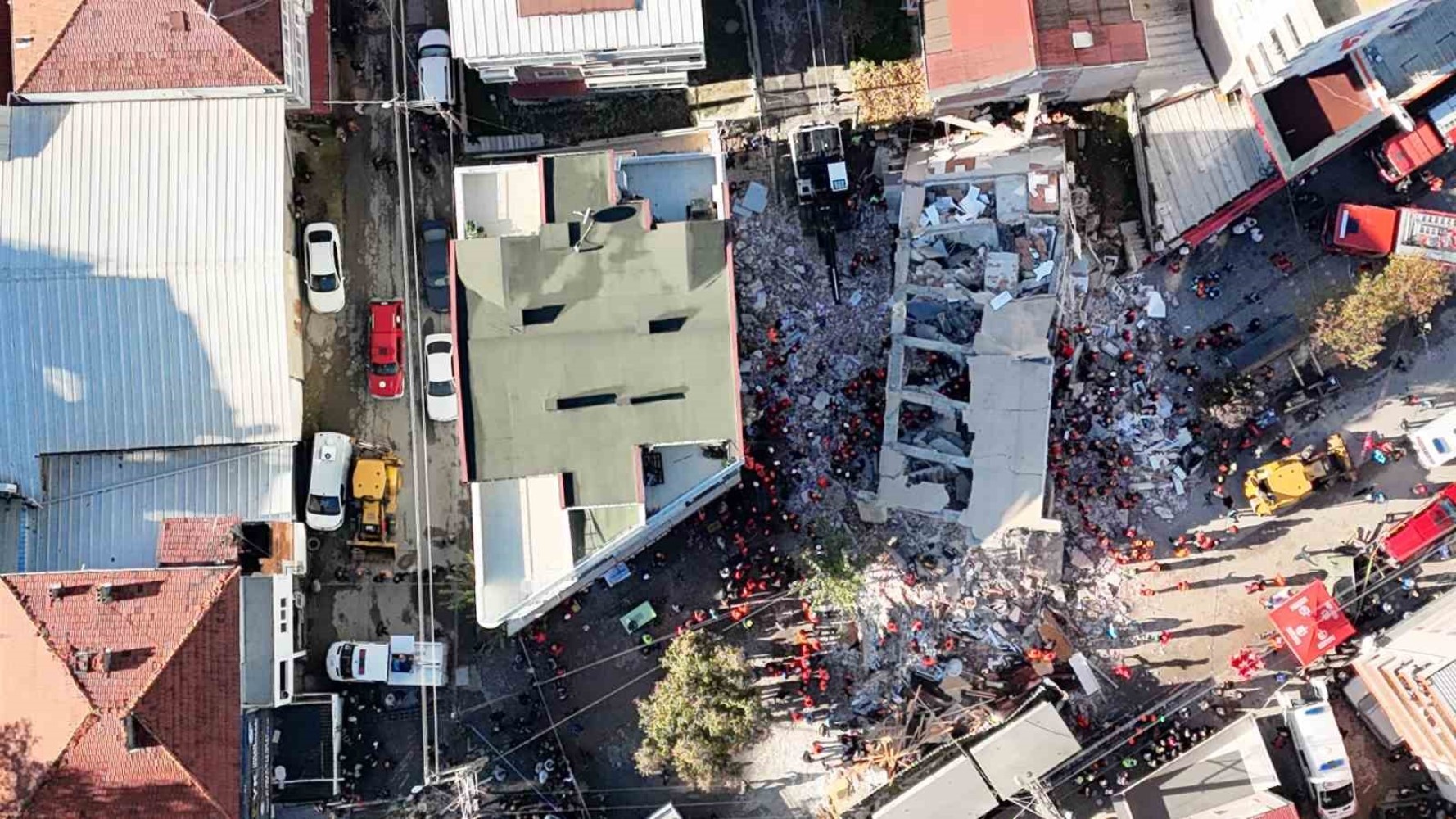 Edificio crollato a Gebze ripreso dall'alto