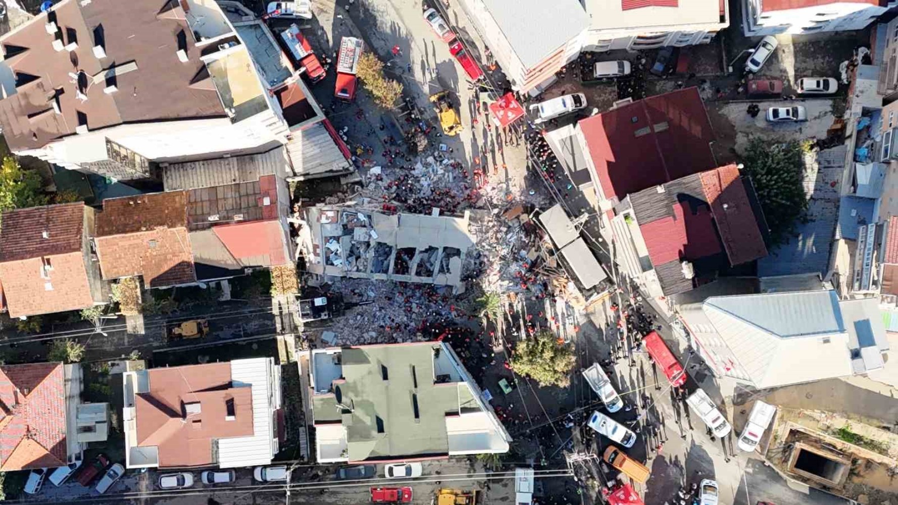 Edificio crollato a Gebze ripreso dall'alto