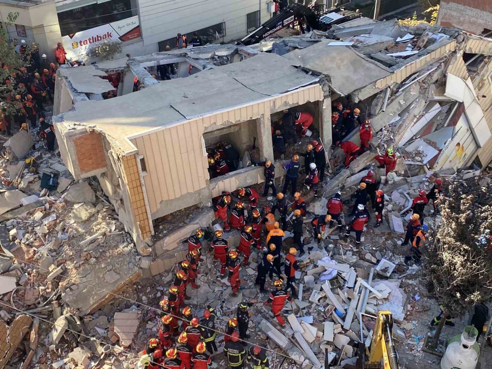 Edificio crollato a Gebze ripreso dall'alto