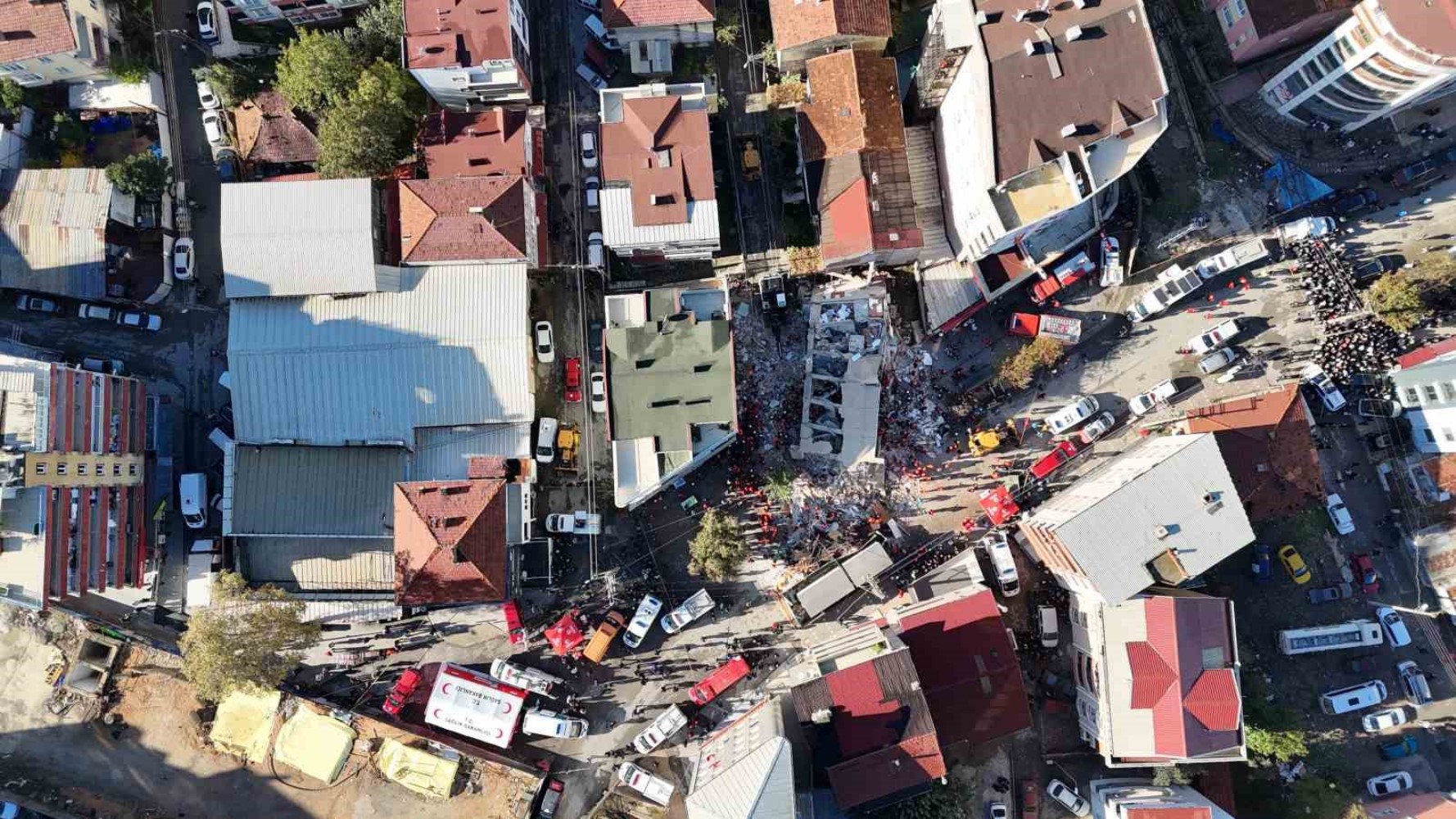 Edificio crollato a Gebze ripreso dall'alto