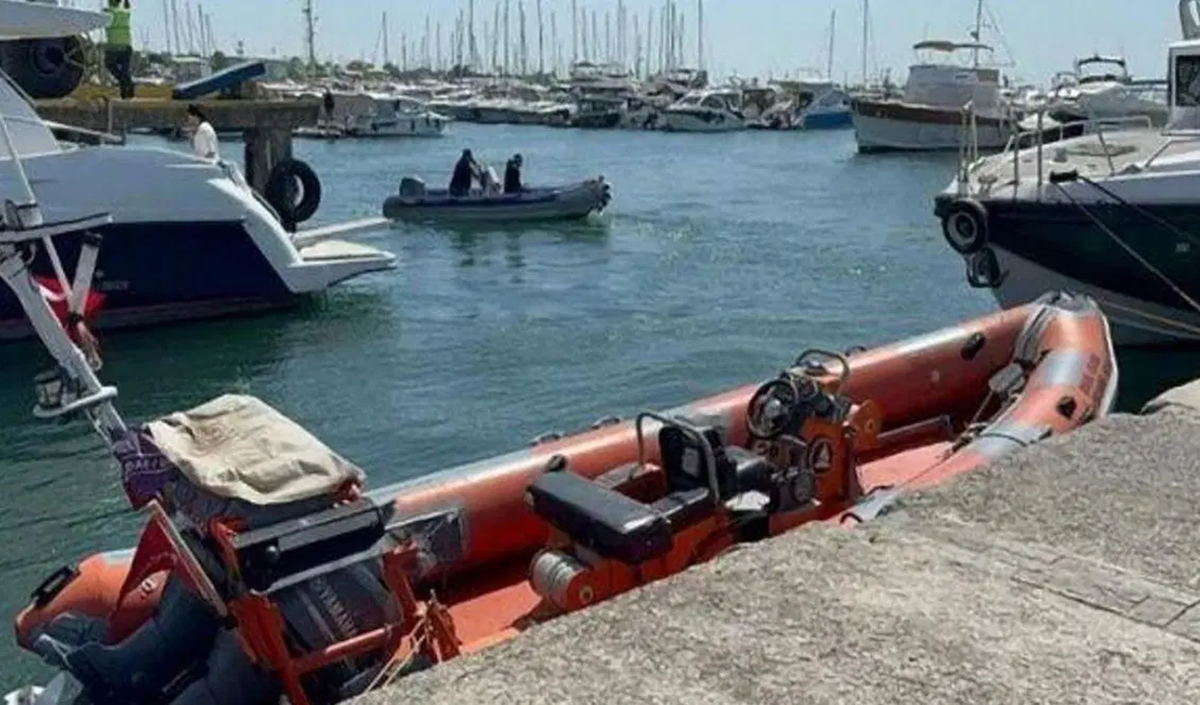 İstanbul Boğazı'nda kano ve tekne çarpıştı