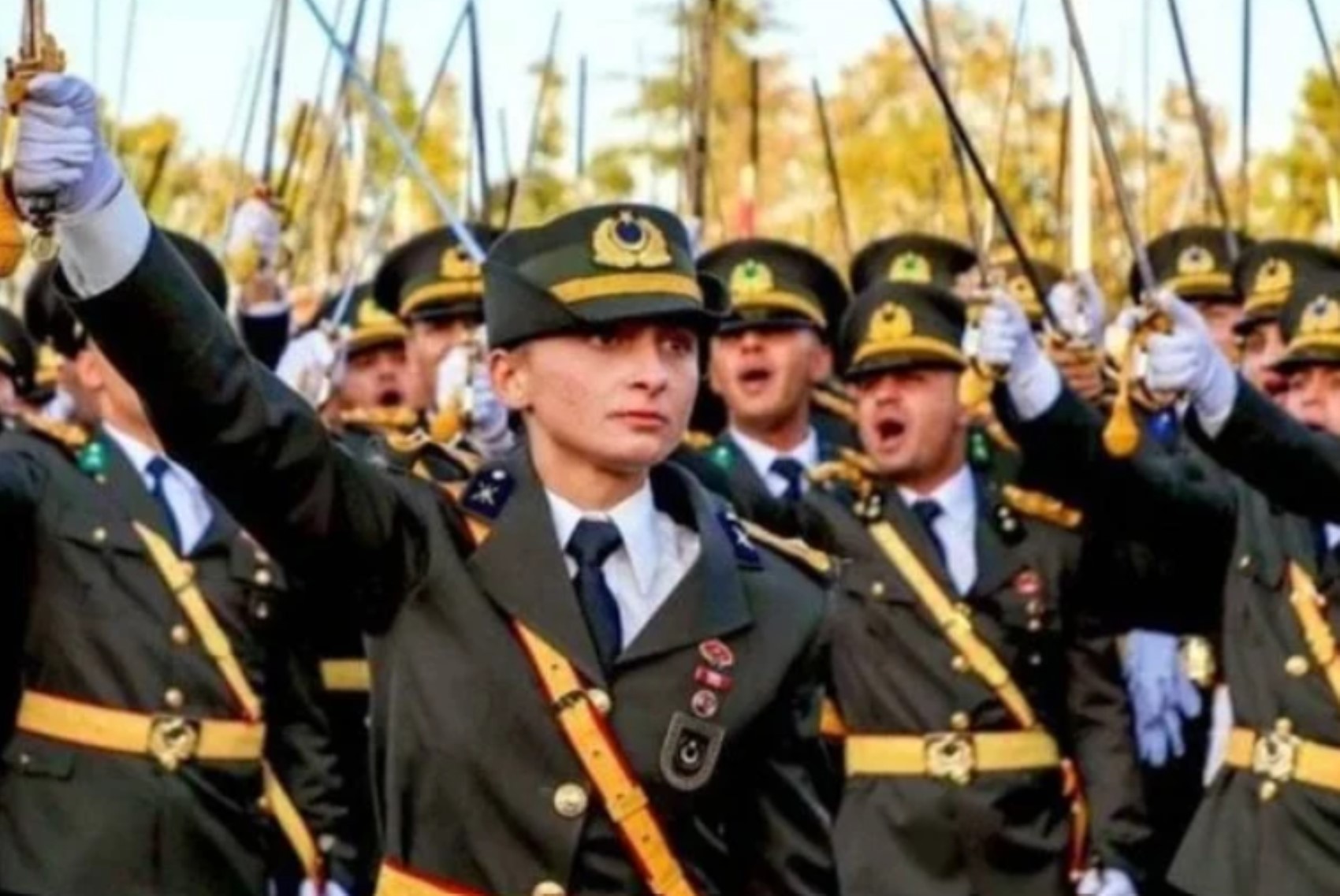 Yandaş medyanın nefreti bitmiyor: TSK'dan ihraç edilen Teğmen Ebru Eroğlu'na çirkin sözler
