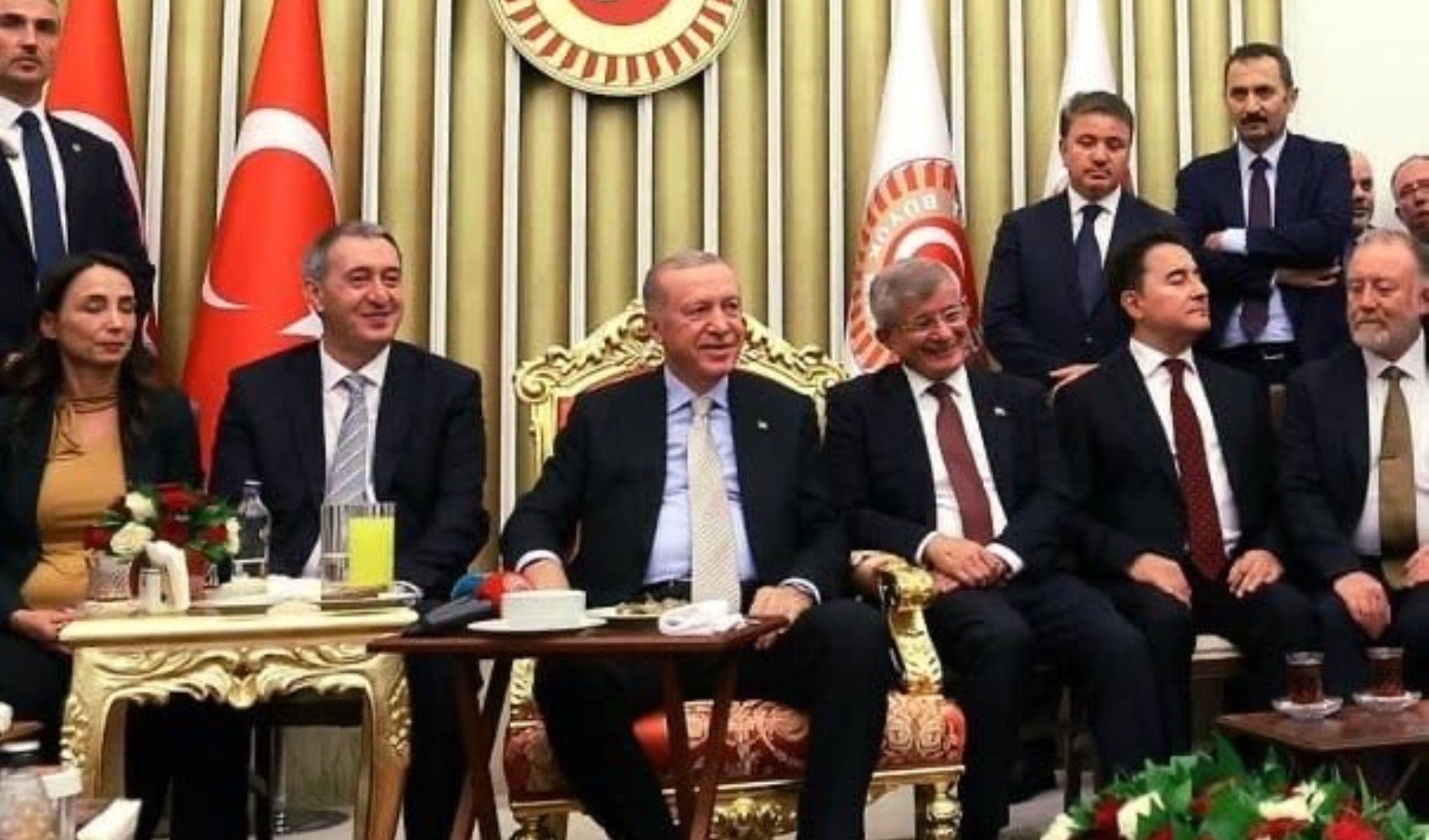 Muharrem İnce'den TBMM'deki samimi görüntülere tepki: İsyanımı anladığınızı düşünüyorum