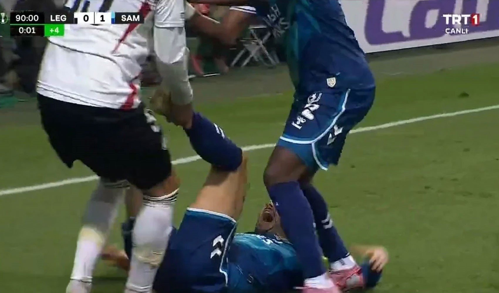 Legia Varşova'nın kaptanından Zeki Yavru'ya skandal hareket!