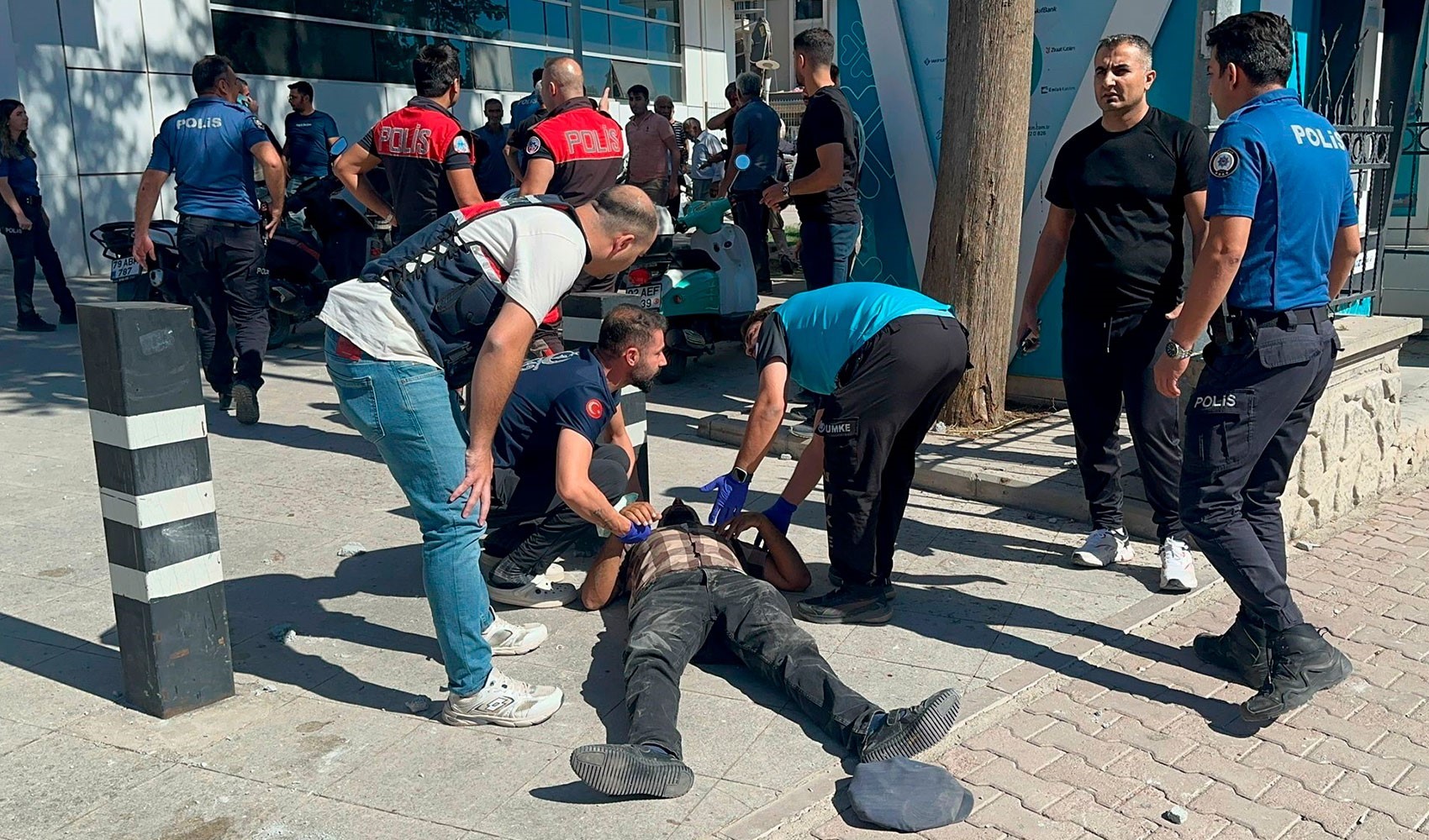 Köyde başlayan kavga adliye önünde meydan savaşına döndü: 30 kişi yaralandı! O anlar kamerada...