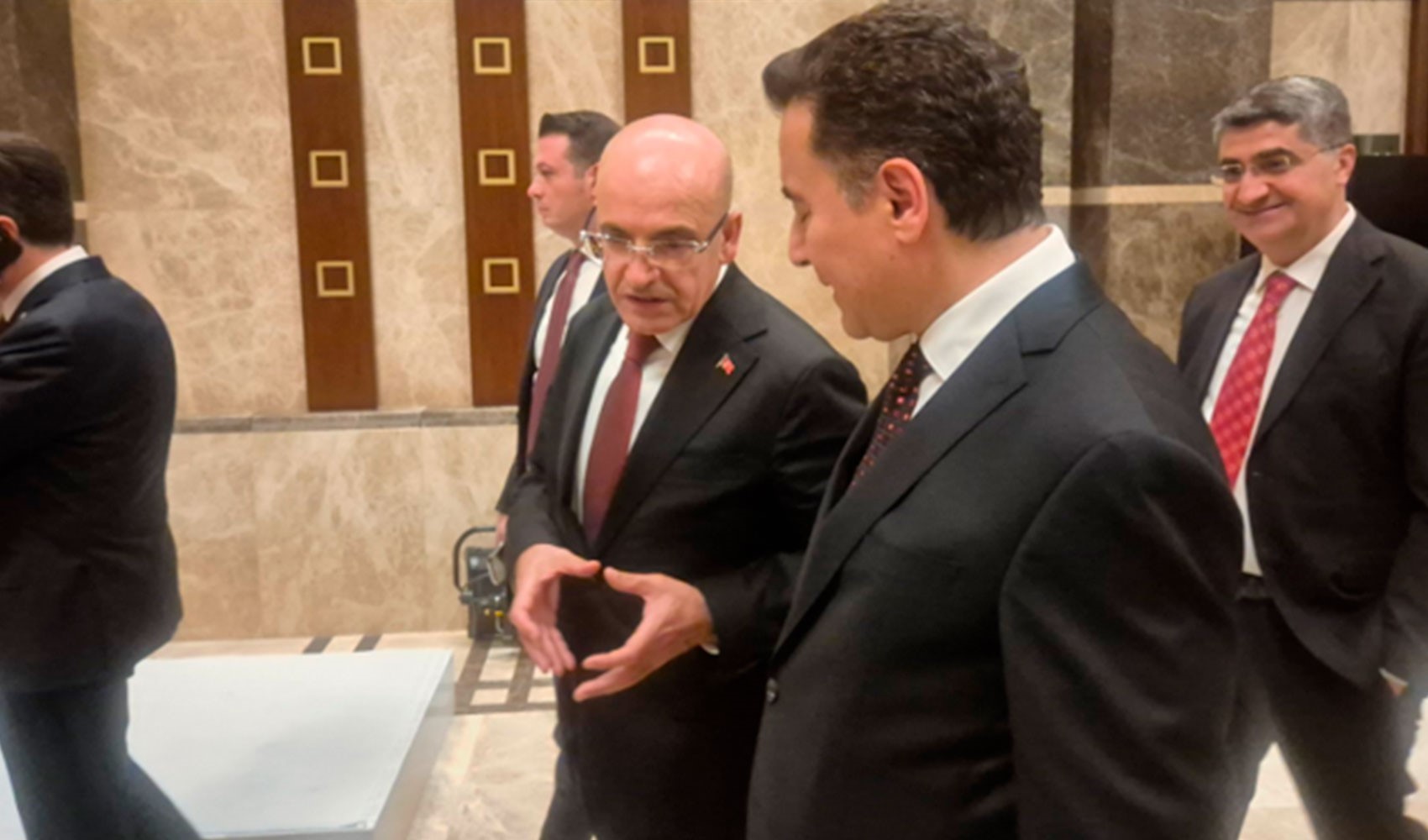 Saray'da dikkat çeken görüntü: Mehmet Şimşek ve Ali Babacan ne konuştu?