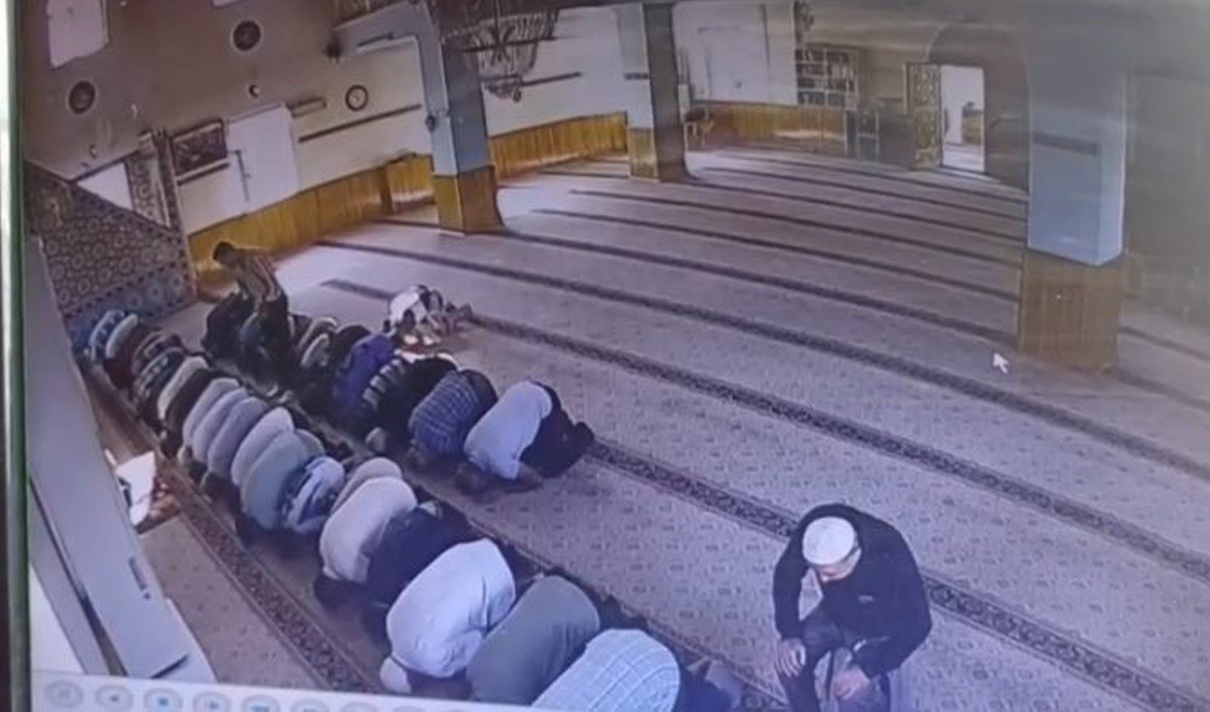 Camide boğazını kesip öldürdüğü adamın karısını aramış Camide boğazını kesip öldürdüğü adamın karısını aramış