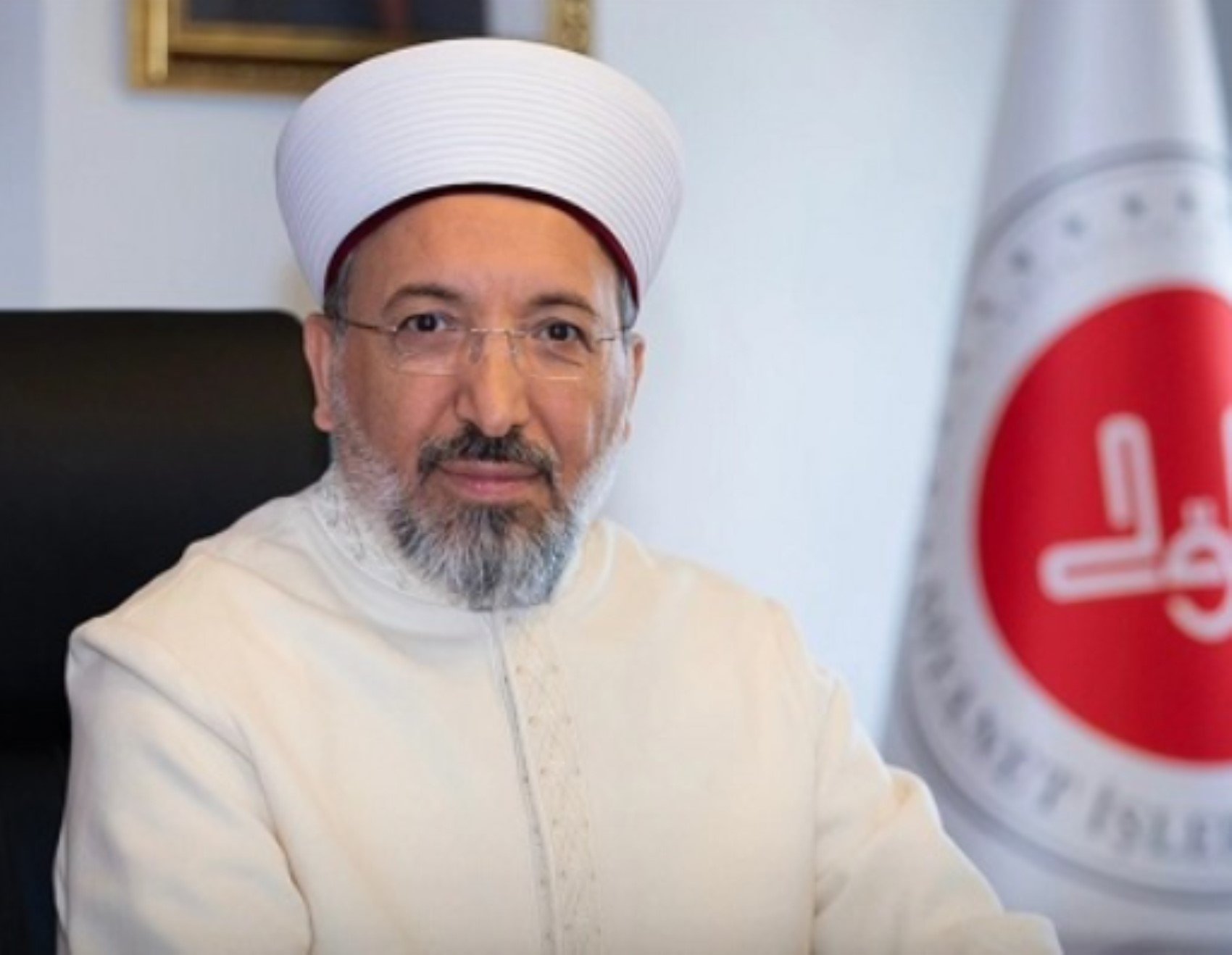 Diyanet'in Atatürk mesajı yandaşları rahatsız etti: Yeni Akit şimdi de Safi Arpaguş'a sardı!