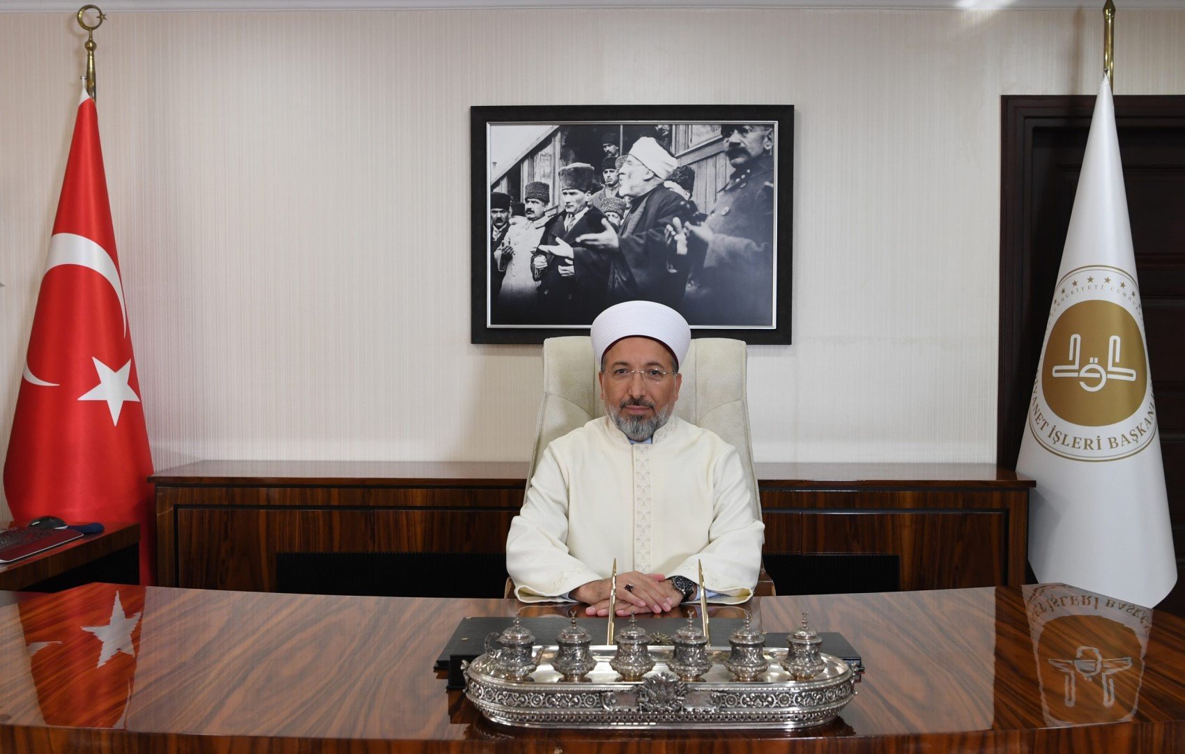 Diyanet'in Atatürk mesajı yandaşları rahatsız etti: Yeni Akit şimdi de Safi Arpaguş'a sardı!