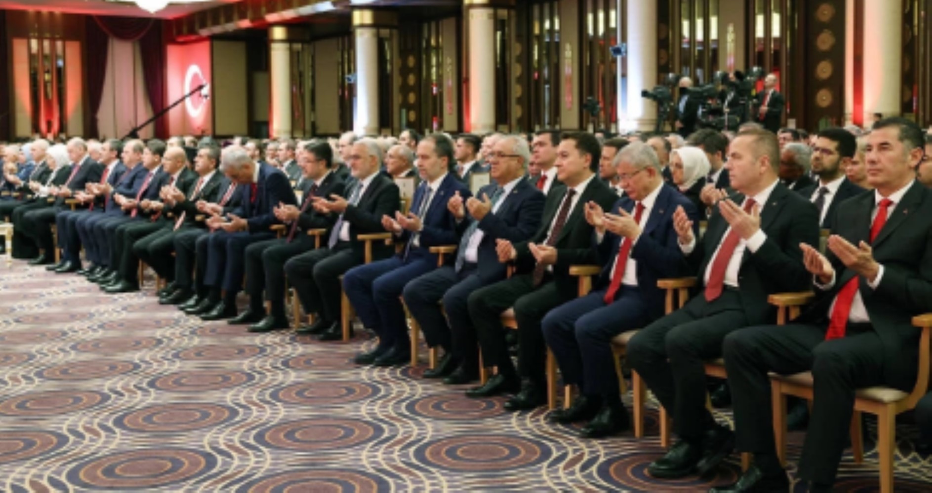Erdoğan yeni anayasa için kolları sıvadı: Tarih verdi!