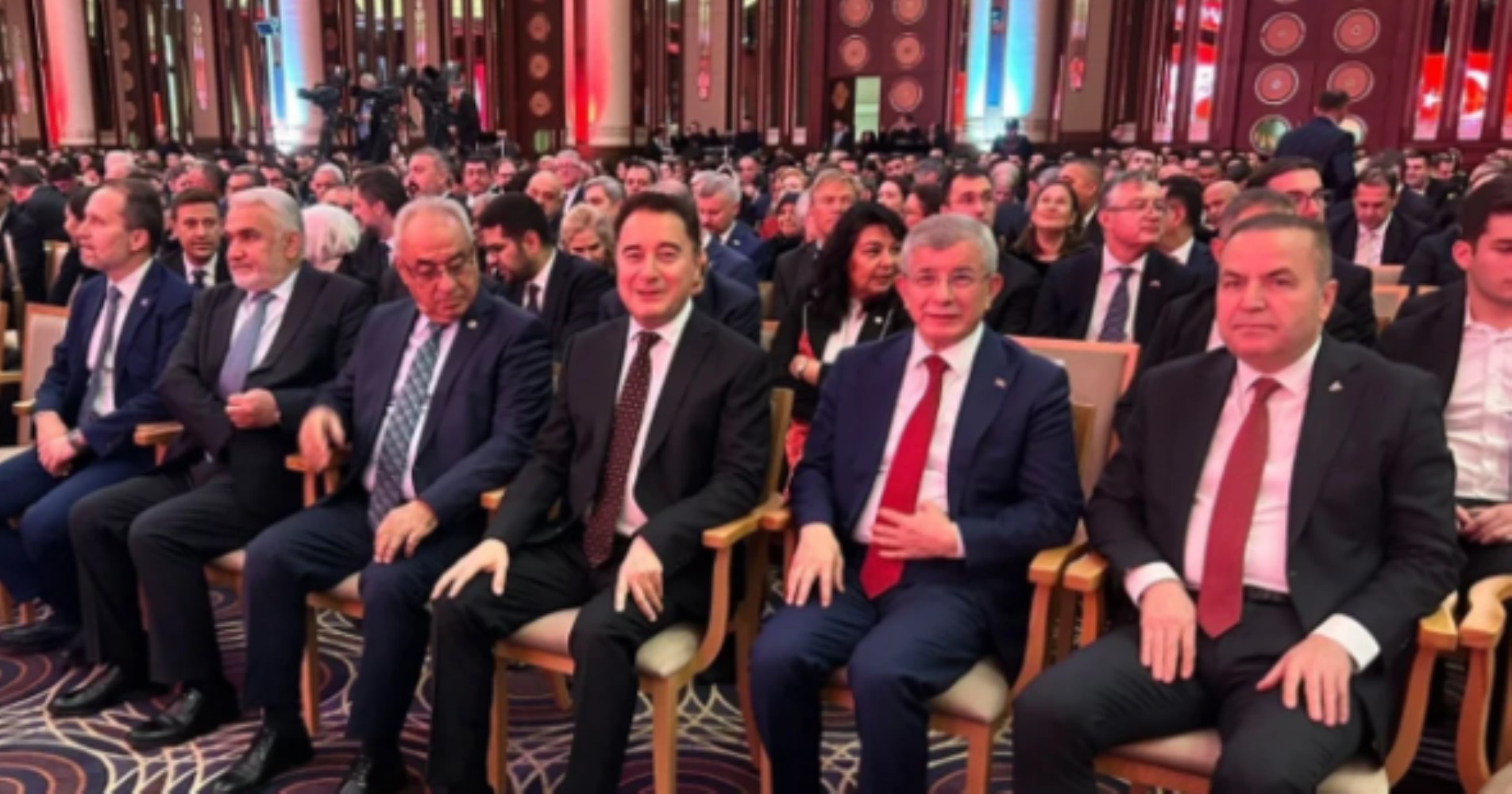 Erdoğan yeni anayasa için kolları sıvadı: Tarih verdi!