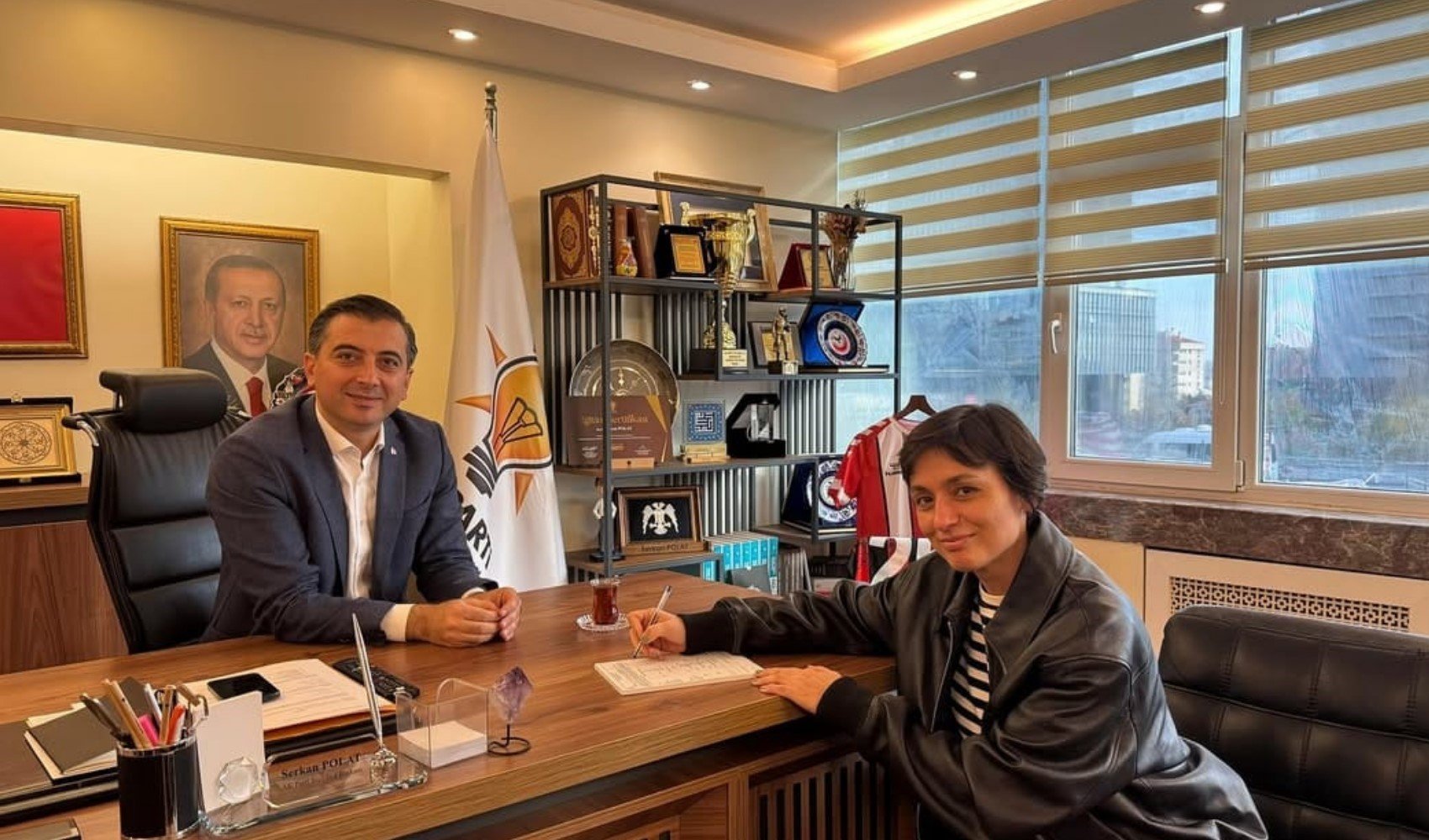 Ayşe Barım'ın şirketinin reklam müdürü AKP'ye üye oldu