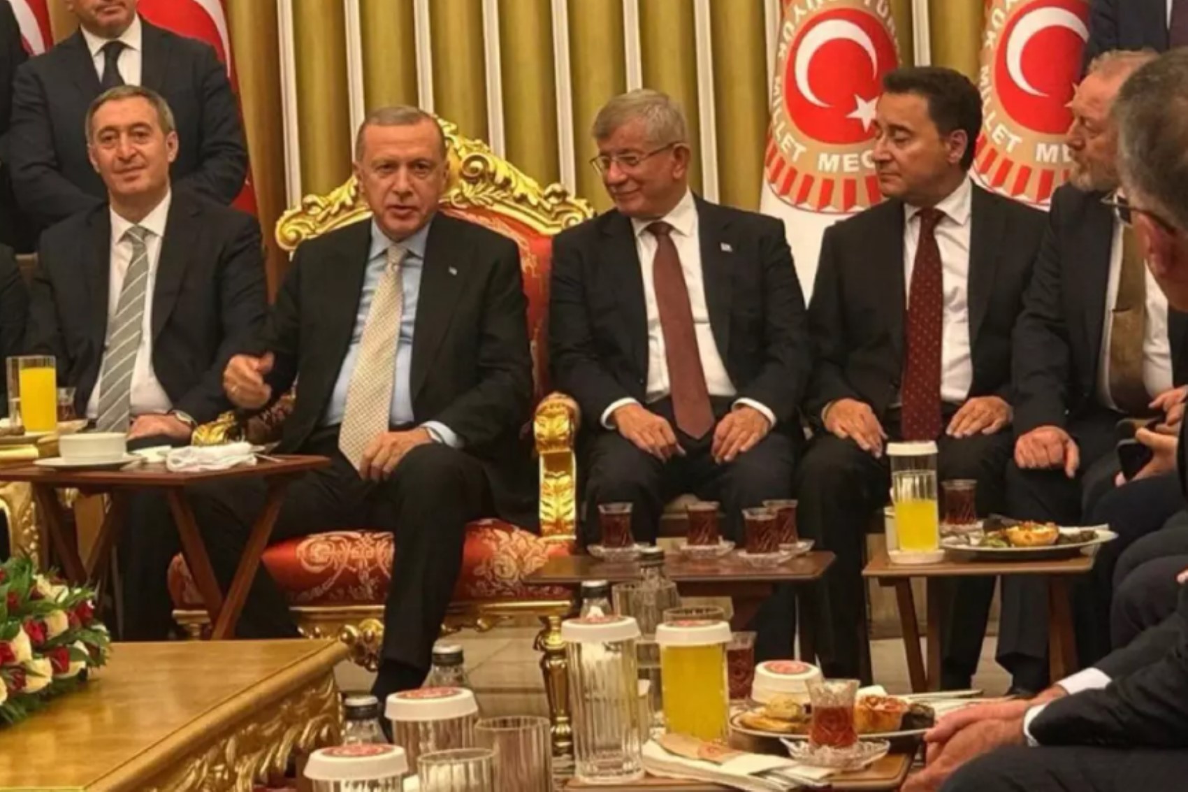 Ahmet Davutoğlu AKP'ye dönüş şartını açıkladı: 'Dönerse dönerim'