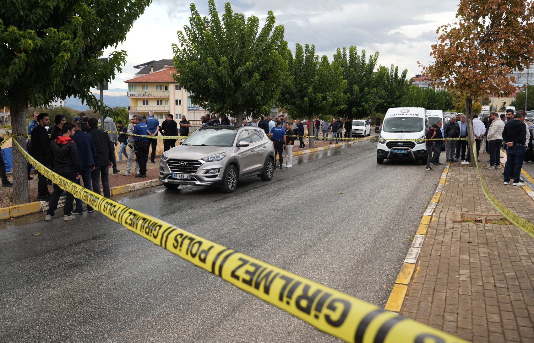 Aracından inip oturduğu bankta intihar etti