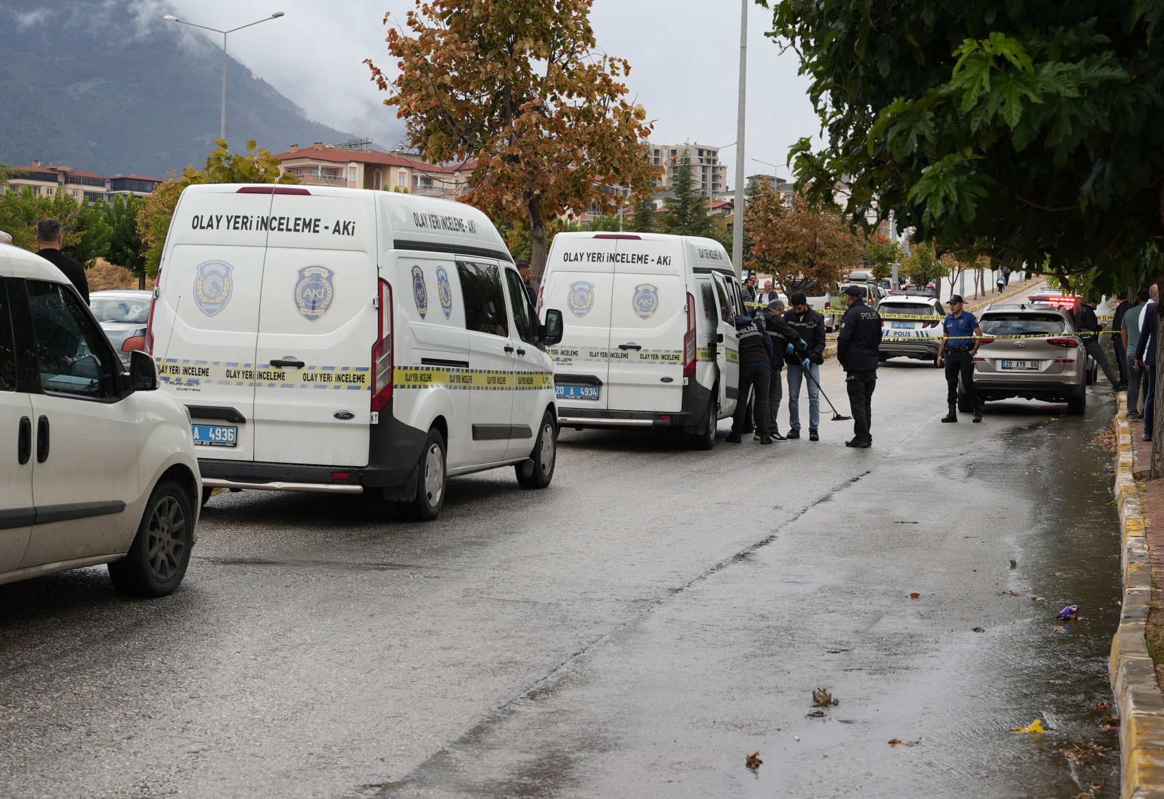 Aracından inip oturduğu bankta intihar etti