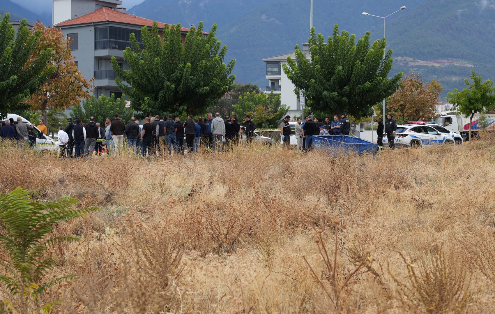 Aracından inip oturduğu bankta intihar etti