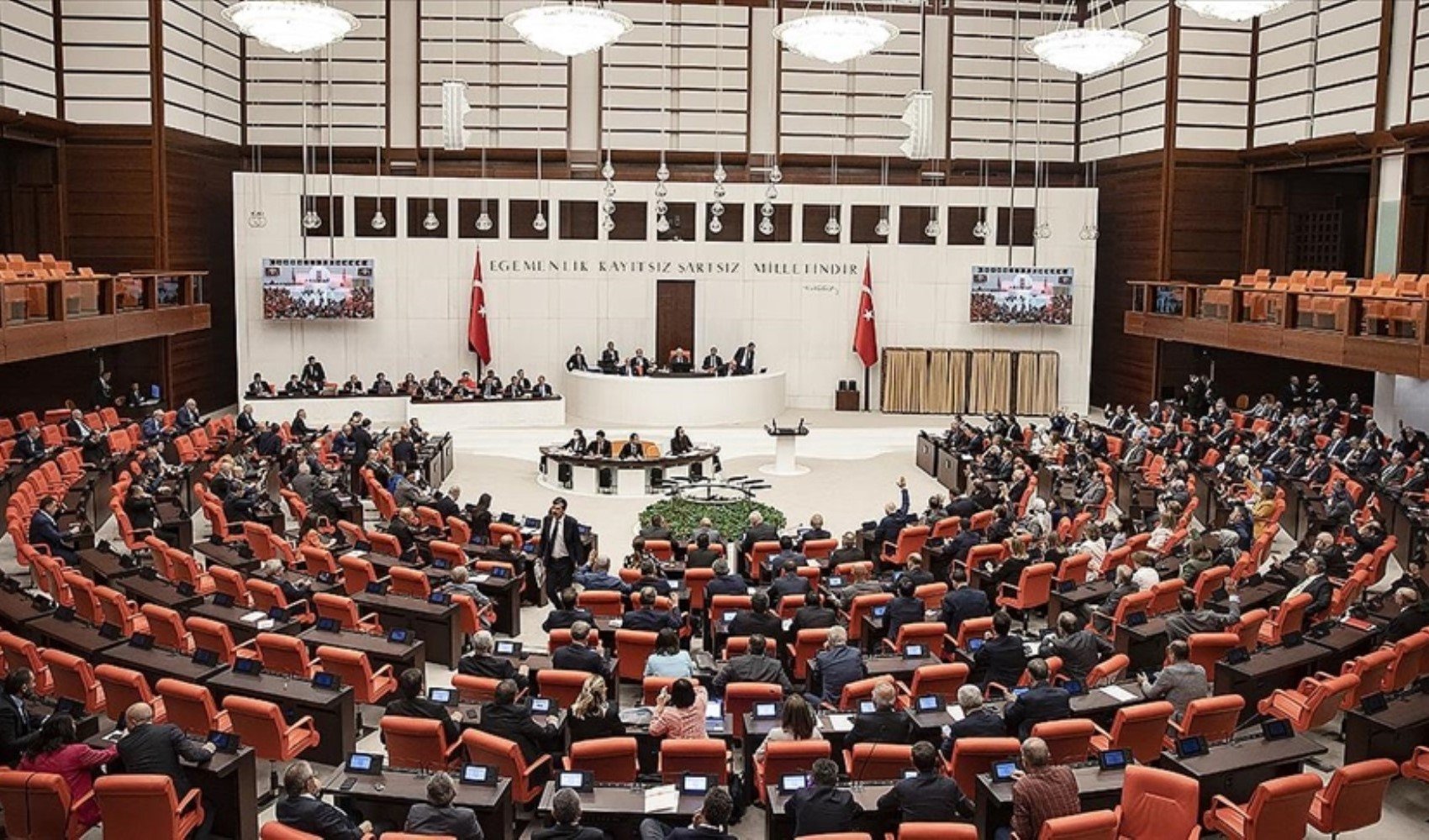 Meclis yine bildiğimiz gibi: Yeni yasama yılında değişen bir şey yok