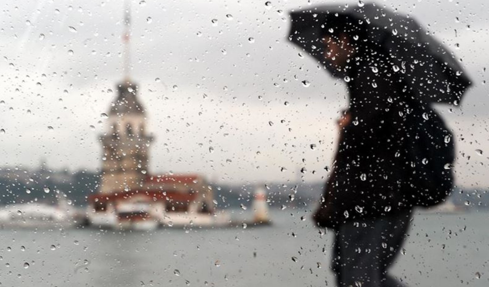 Türkiye yeni haftaya yağışlı havayla giriyor: Sıcaklıklar bir anda düşecek! İstanbul için özel uyarı