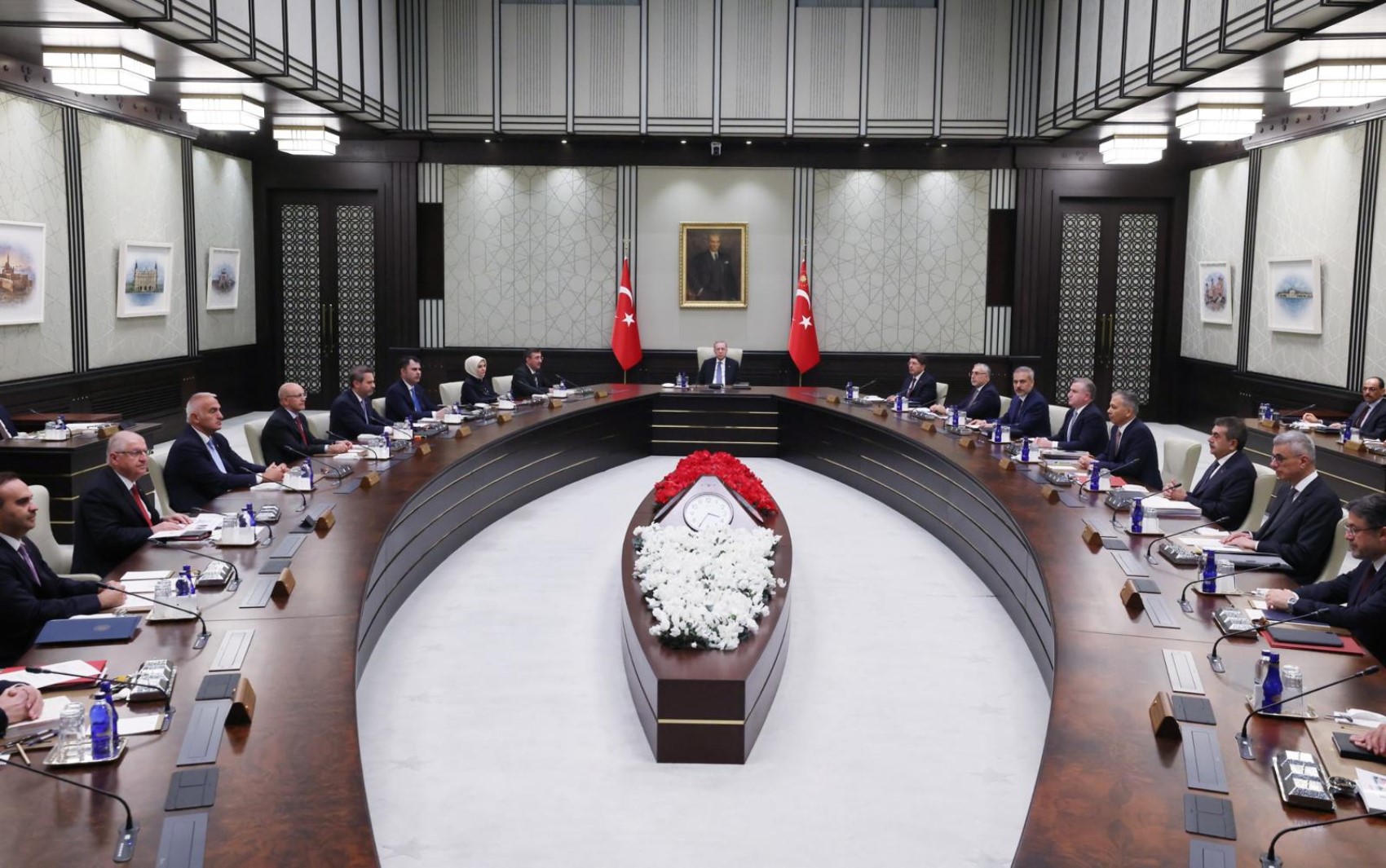Erdoğan'dan 'büyük revizyon' hazırlığı: Kabine'de değişmesi beklenen ve 'yeri sağlam' isimler belli oldu!
