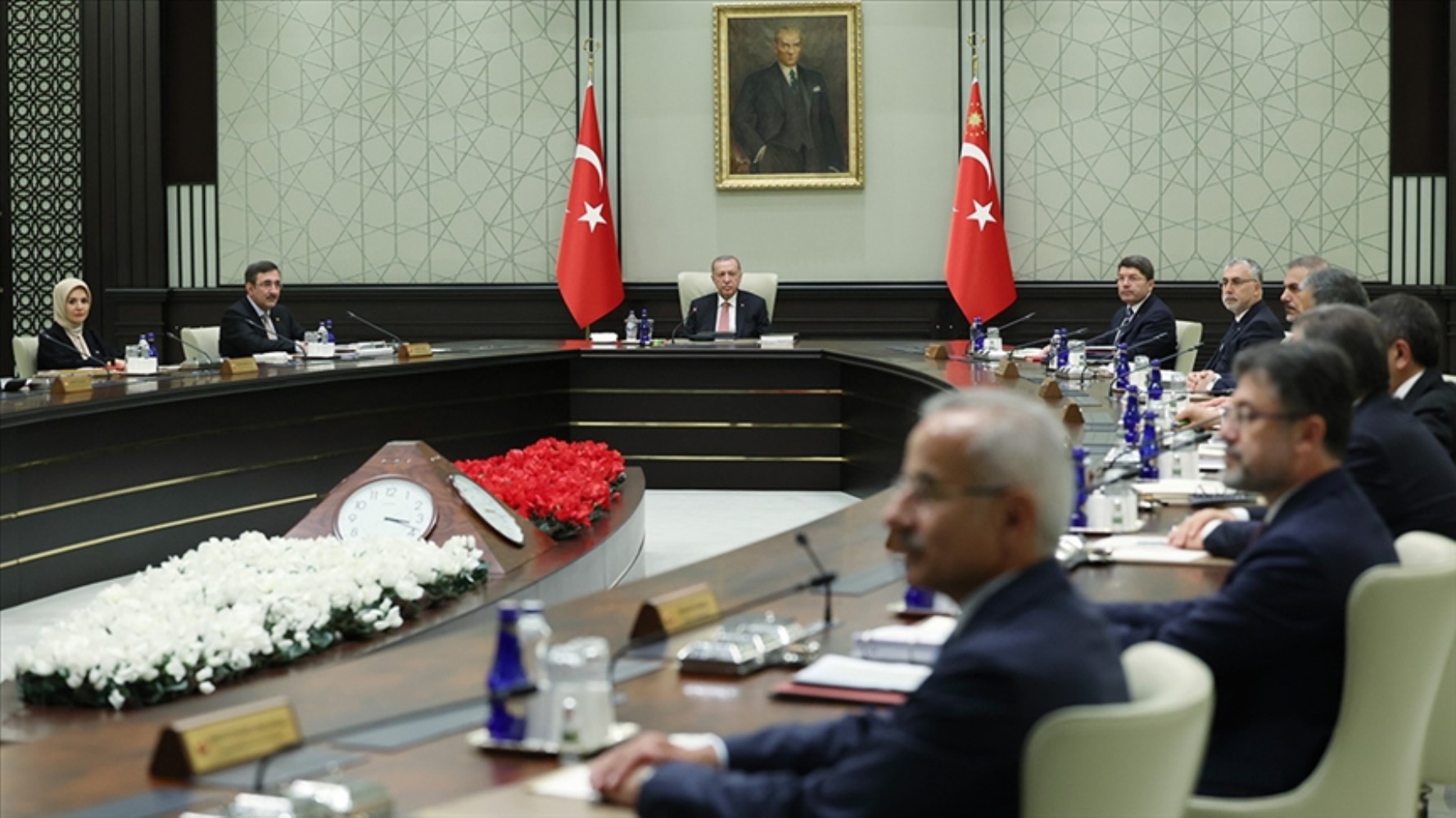 Erdoğan'dan 'büyük revizyon' hazırlığı: Kabine'de değişmesi beklenen ve 'yeri sağlam' isimler belli oldu!