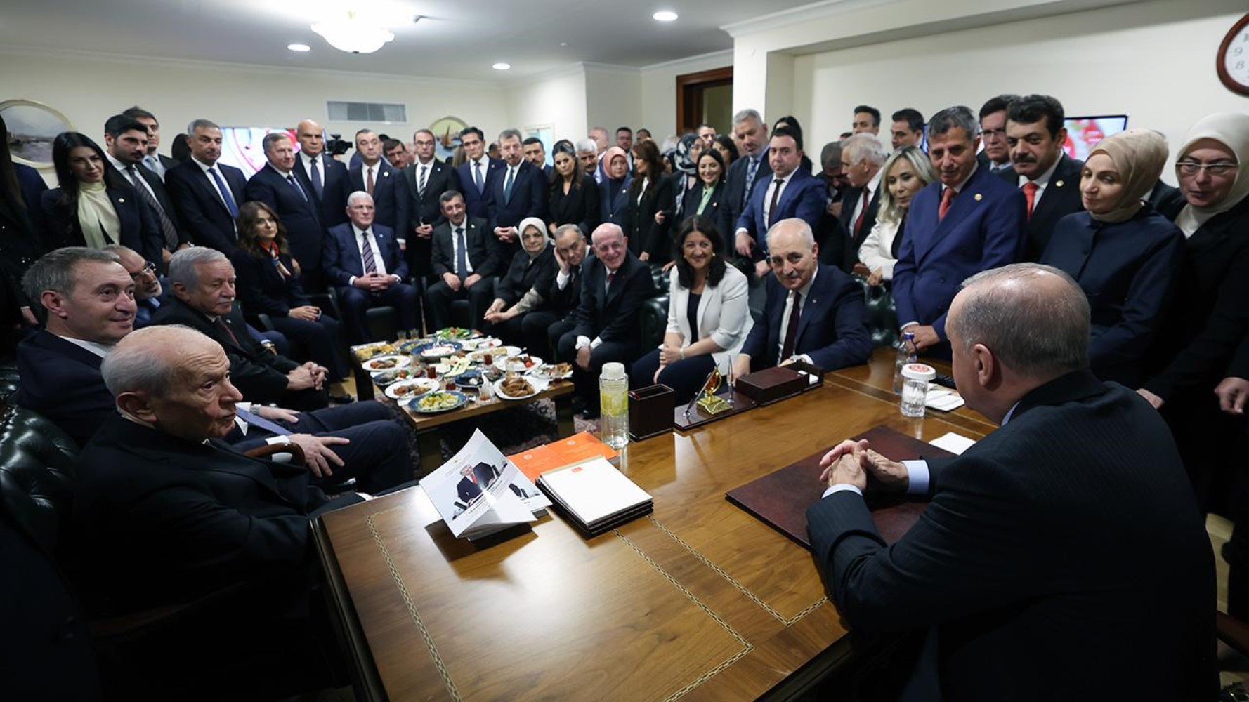 Eski AKP'li vekilden bomba iddia: 'Devlet bey yarın çıkar, ittifakı bozar Türkiye'yi erken seçime götürür'