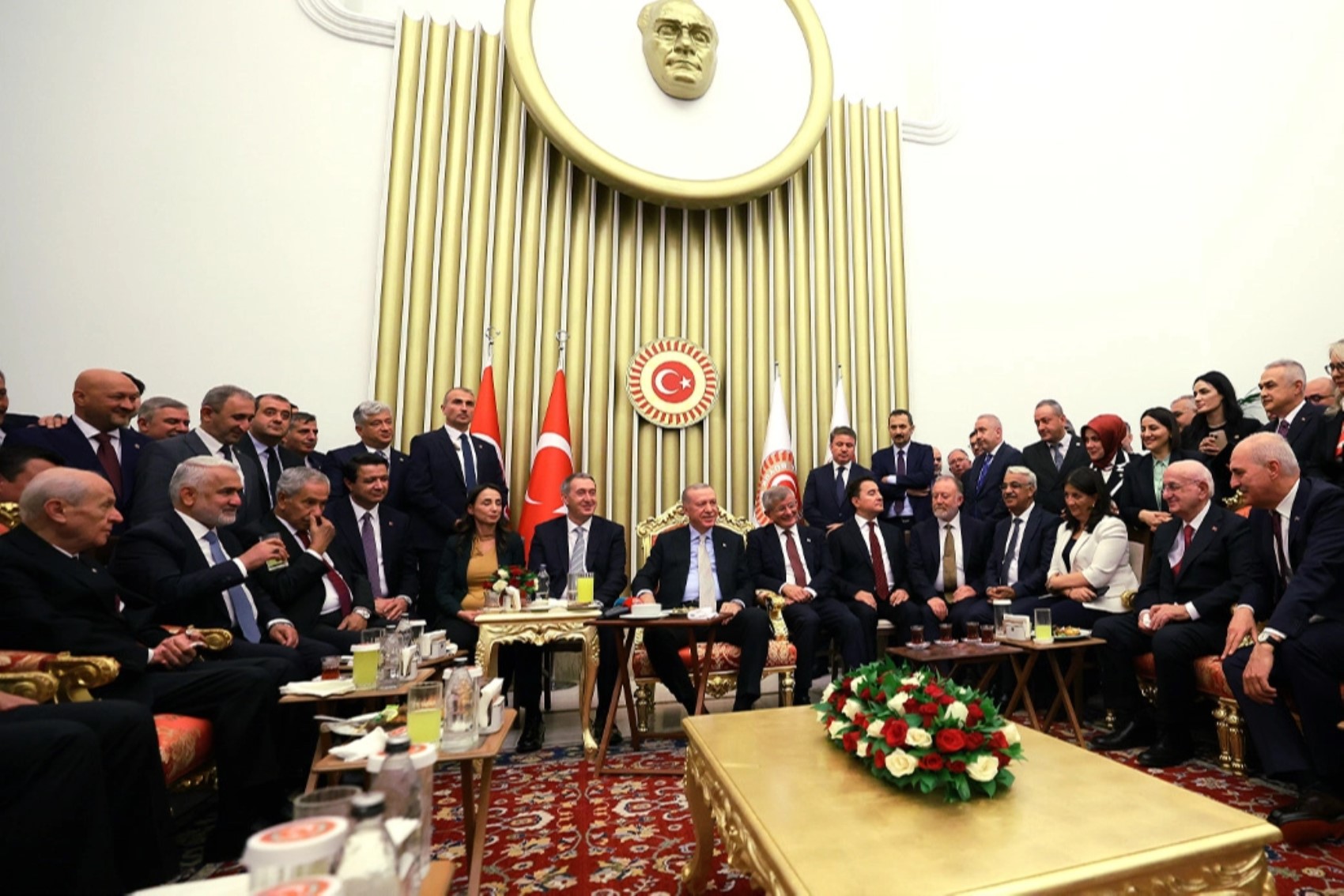 Eski AKP'li vekilden bomba iddia: 'Devlet bey yarın çıkar, ittifakı bozar Türkiye'yi erken seçime götürür'