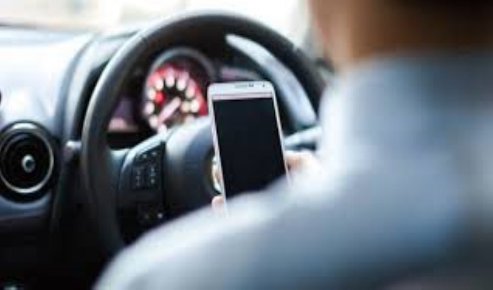 Trafikte sosyal medya cezası geliyor: Drift atan, makaslayan, video çeken yandı!
