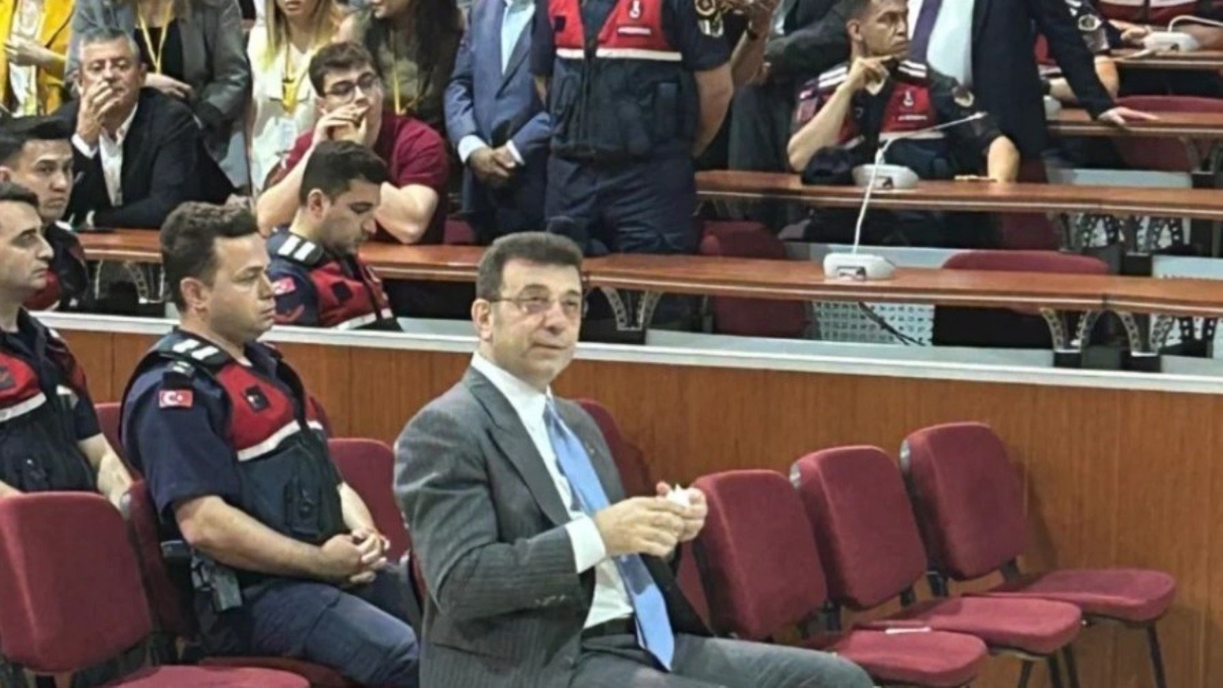 İmamoğlu’nun önündeki denge: Milliyetçi seçmen mi, DEM oyları mı?
