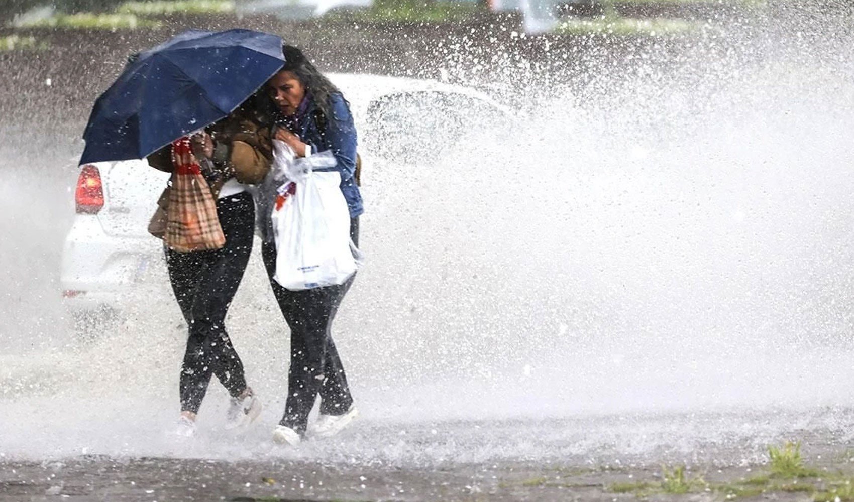 Meteoroloji'den 20 kente sarı ve turuncu kodlu uyarı: Sel ve su baskınlarına dikkat, sıcaklık 5 derece birden düşecek! İşte il il 7 Ekim Salı hava durumu...