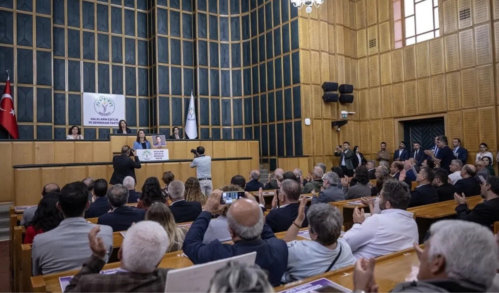 Meclisteki APO sloganlarına iktidar cephesinden sert tepki: 'Sabote ediyorlar'