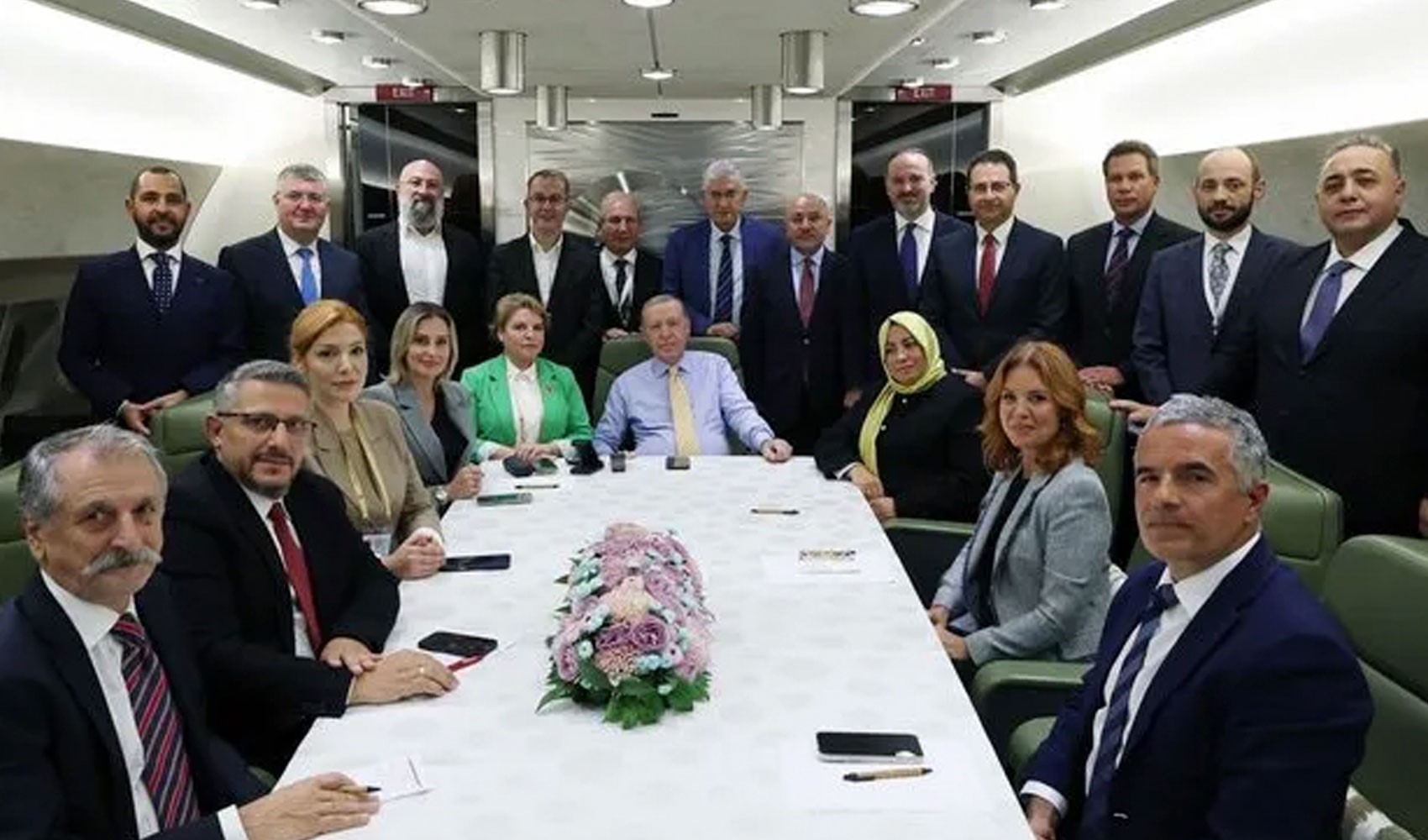 Son Dakika: Erdoğan'dan resepsiyon fotoğrafına ilk yorum!