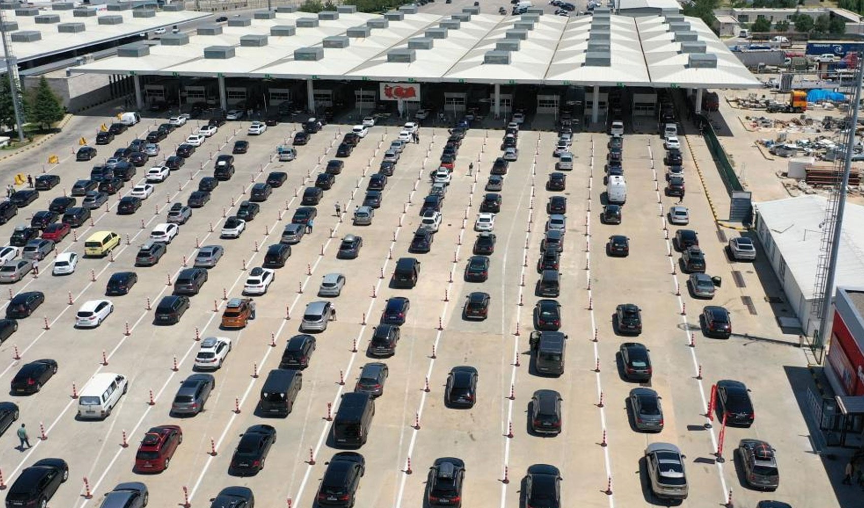 Yabancı plakalı araçlar için yeni uygulama Resmi Gazete'de: Ceza ödenmeden sınırdan geçiş yasak!