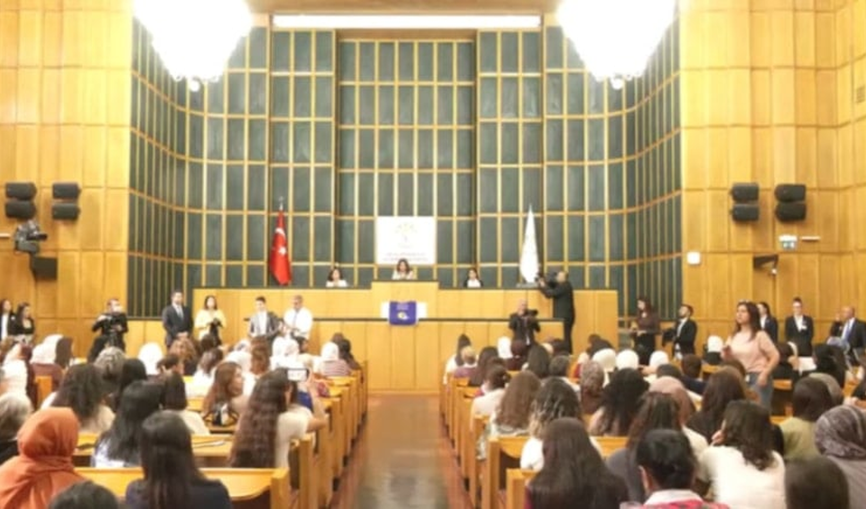 Meclis'te atılan 'Apo' sloganına DEM Parti'den açıklama: 'Kadınlar kendileri söyledi'