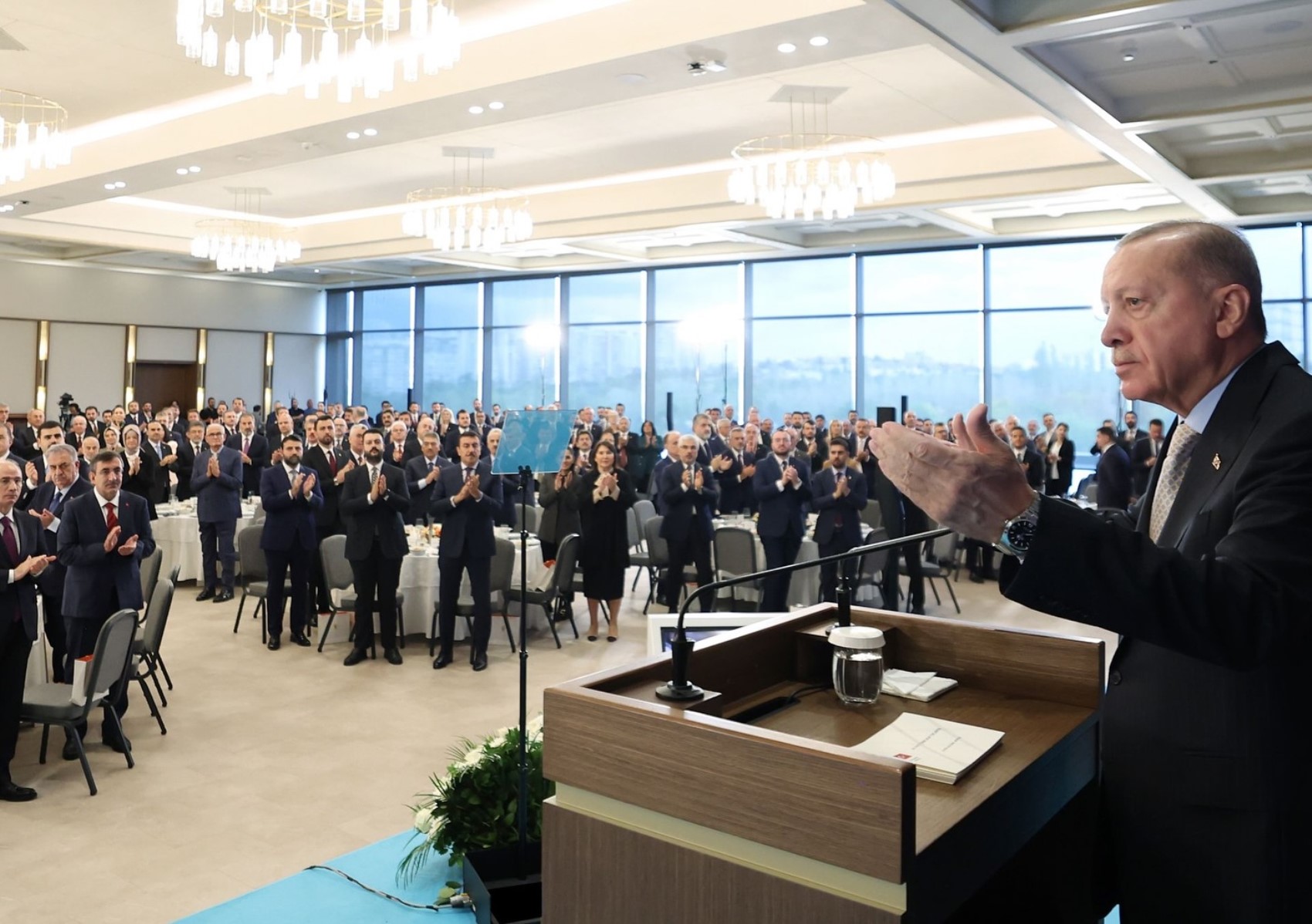 Rozetlerini Erdoğan taktı: 7 belediye başkanı resmen AKP'ye geçti!