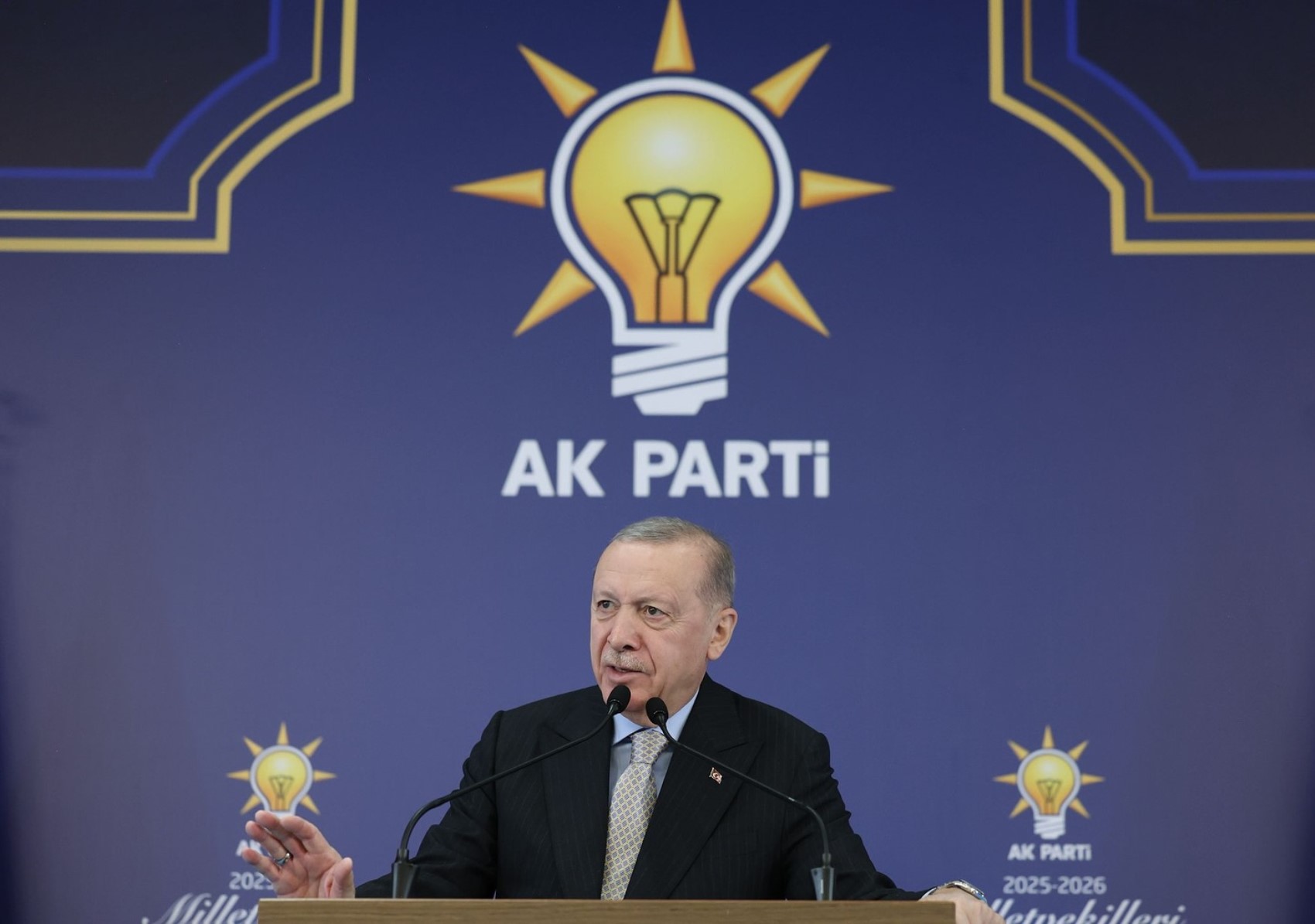 Rozetlerini Erdoğan taktı: 7 belediye başkanı resmen AKP'ye geçti!