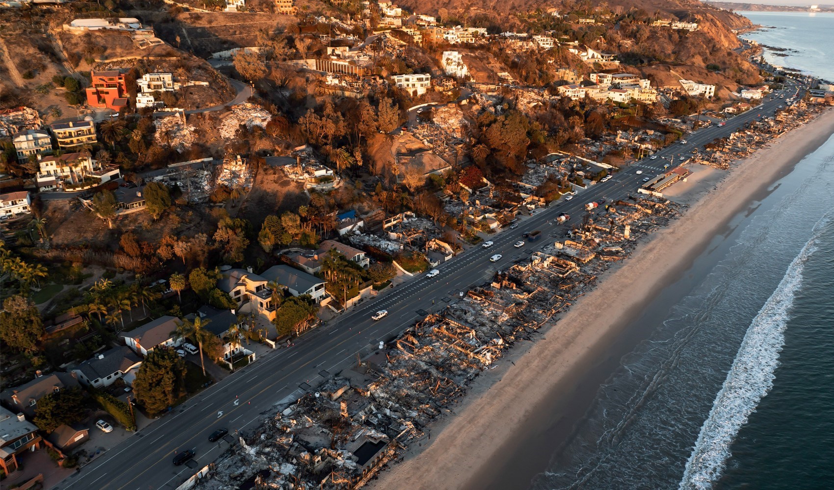 Los Angeles'ta 12 kişinin öldüğü Palisades yangını ile ilgili 1 kişi gözaltına alındı