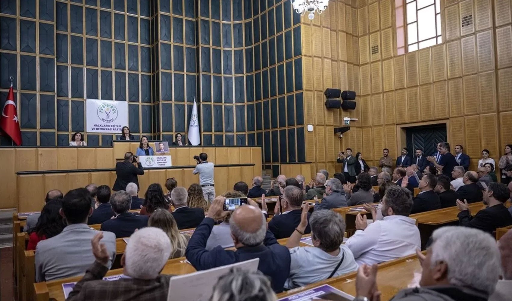 Meclis'teki Öcalan sloganı için harekete geçildi