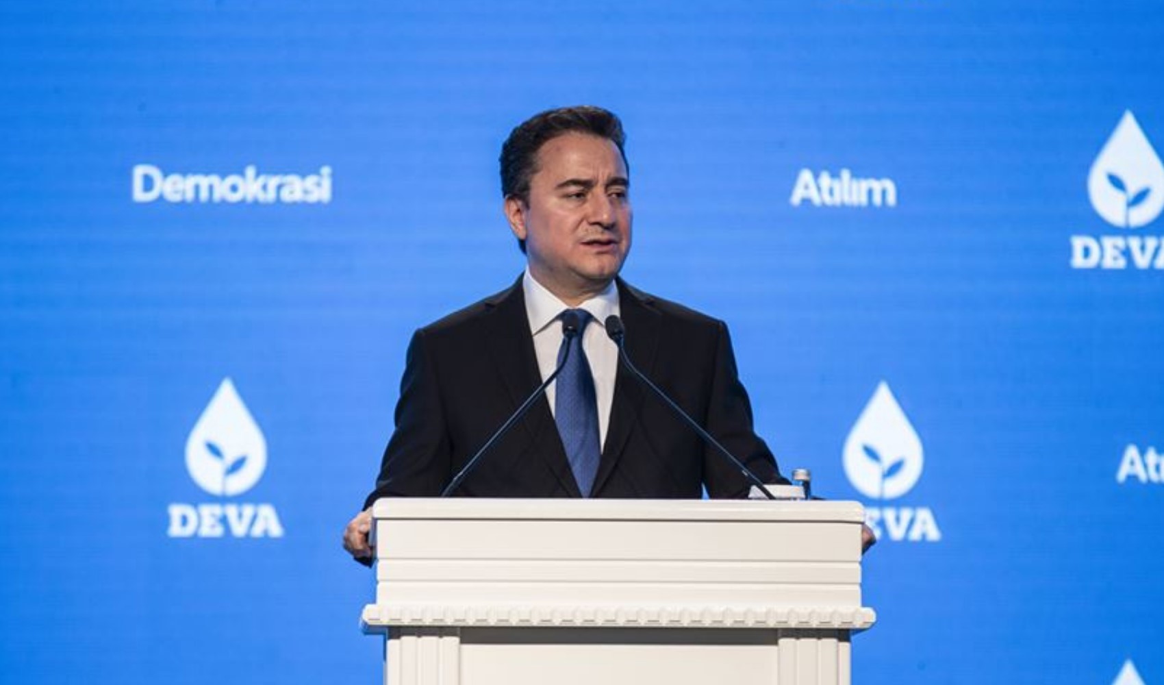 Ali Babacan'dan yeni anayasa mesajı ve resepsiyon eleştirilerine yanıt! 'Kimi selamlayacağımızı size mi soracağız?'