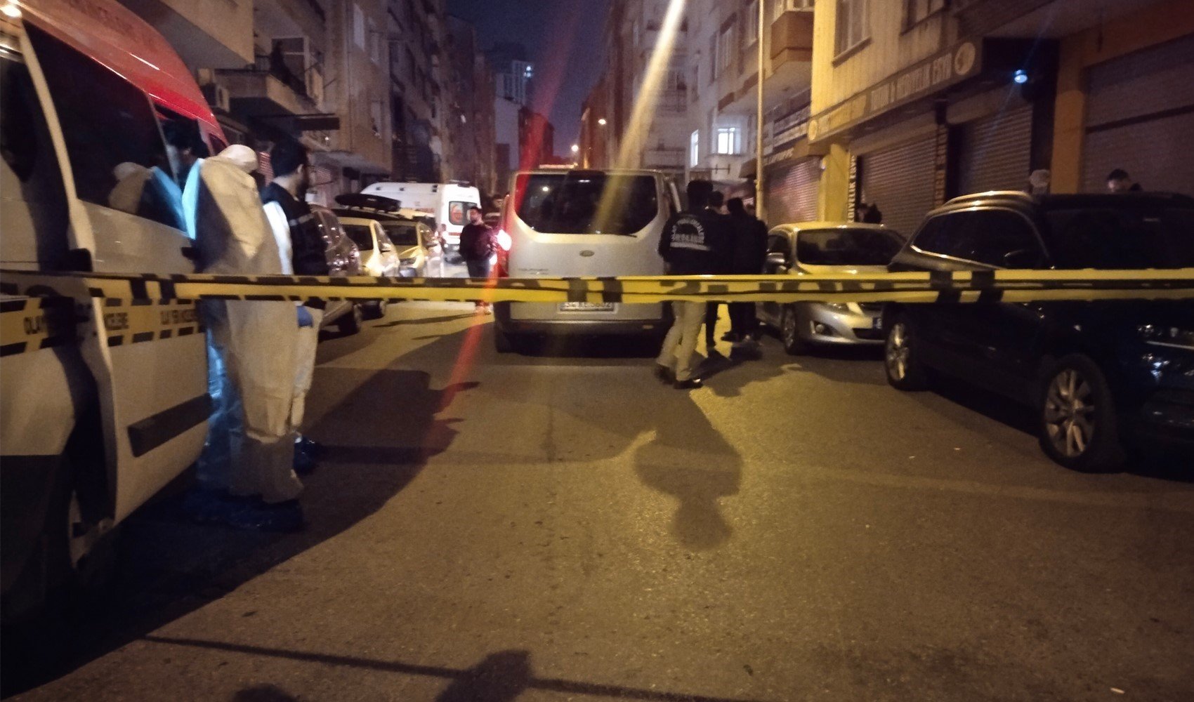 Dokuz yaşındaki oğlunu ve kardeşini öldürdü