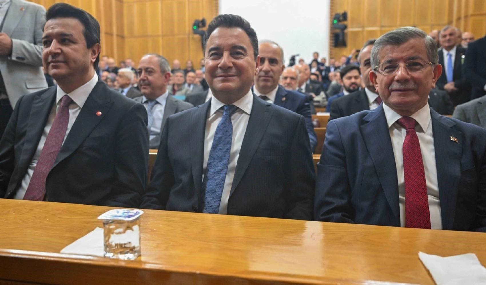 Yeni Yol Grubu'nda AKP krizi çıktı!