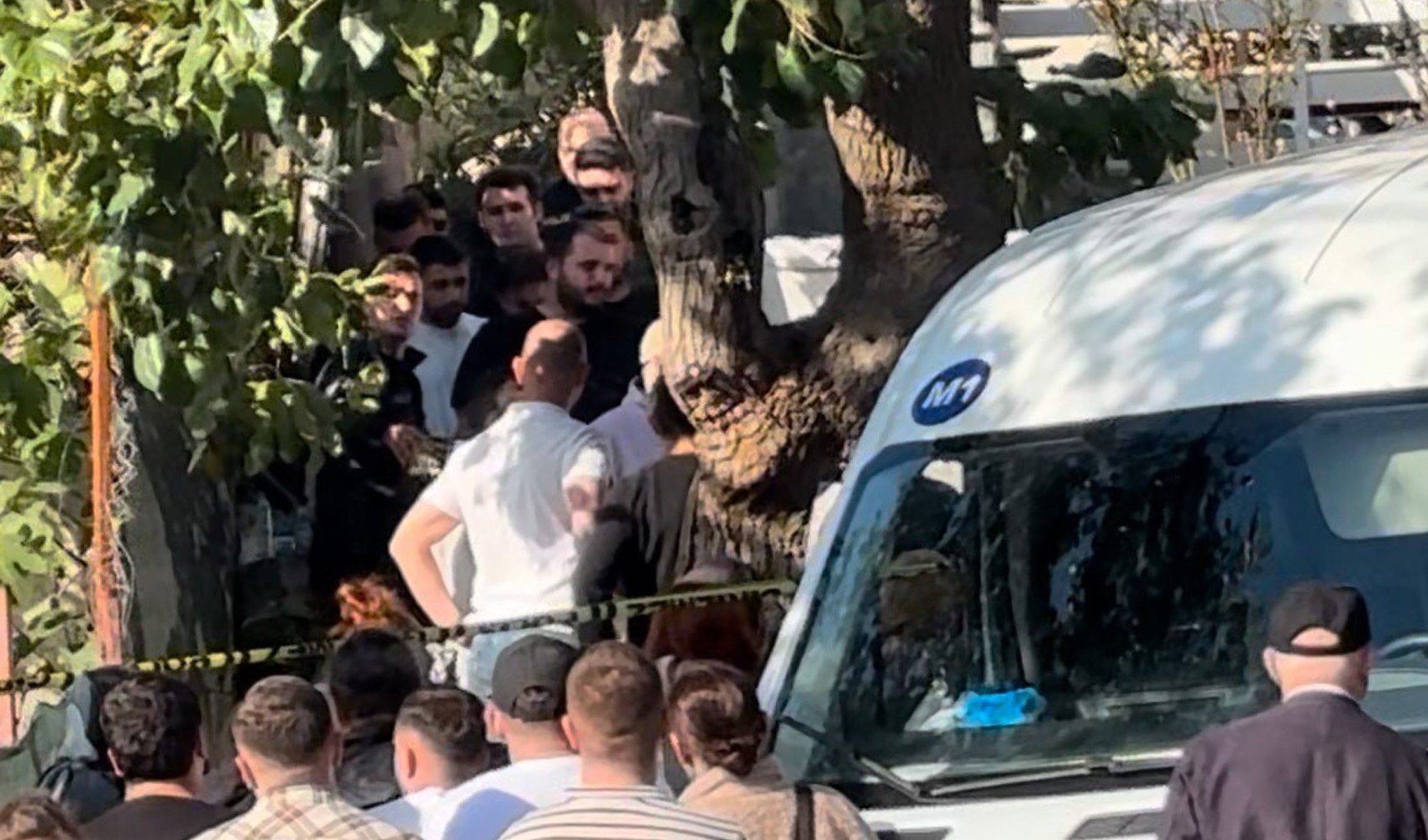 Kız arkadaşı olduğu öne sürülen kadını önce vurdu, ardından intihar etti Kız arkadaşı olduğu öne sürülen kadını önce vurdu, ardından intihar etti