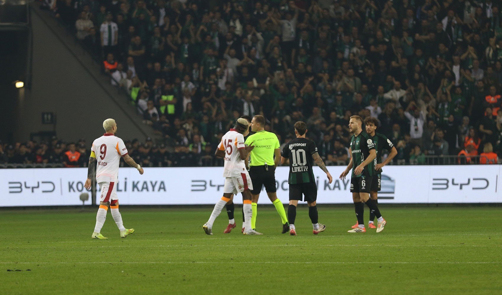 Maç bitti, açıklamalar art arda geldi: Galatasaray ile Kocaelispor arasında 'bahis' polemiği