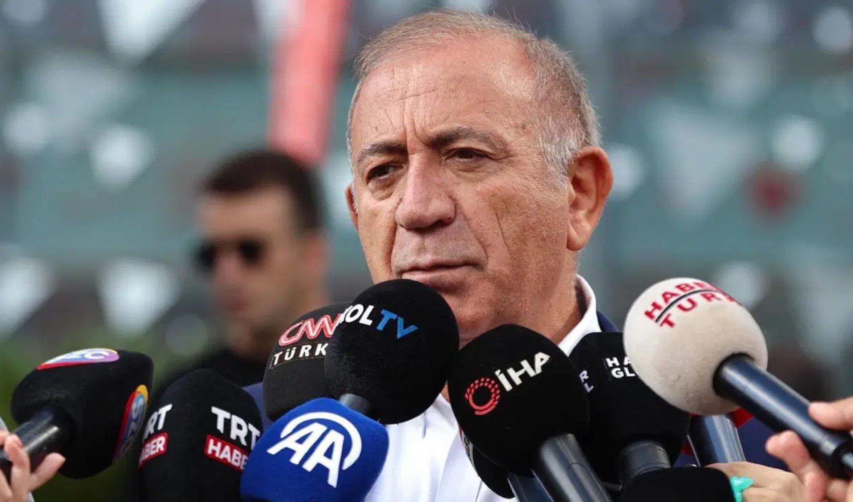 Gürsel Tekin'den Aziz İhsan Aktaş hakkında suç duyurusu