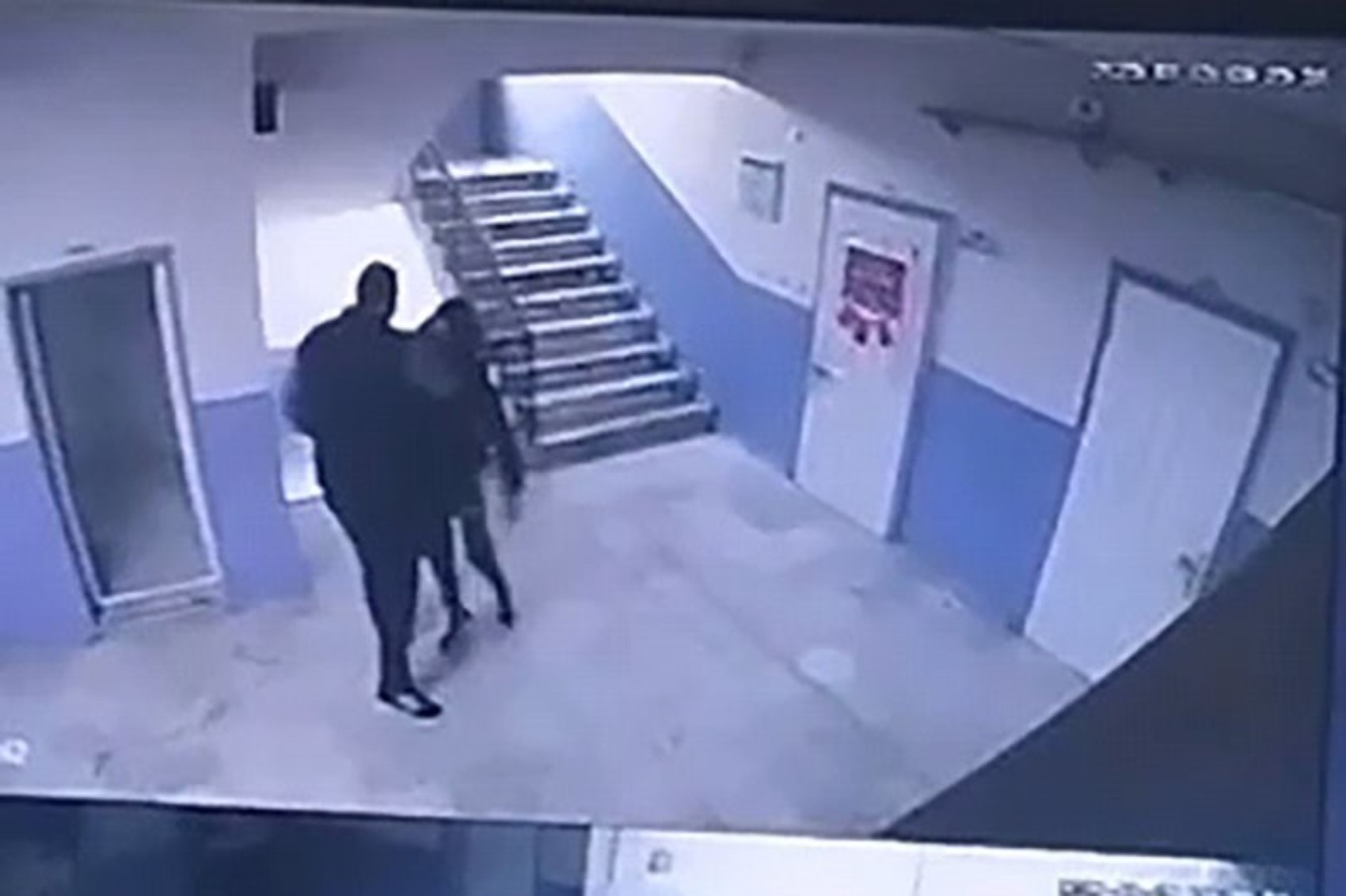 Okul müdürü otizmli öğrenciyi merdivenlerden itti: Elim ayağım titredi