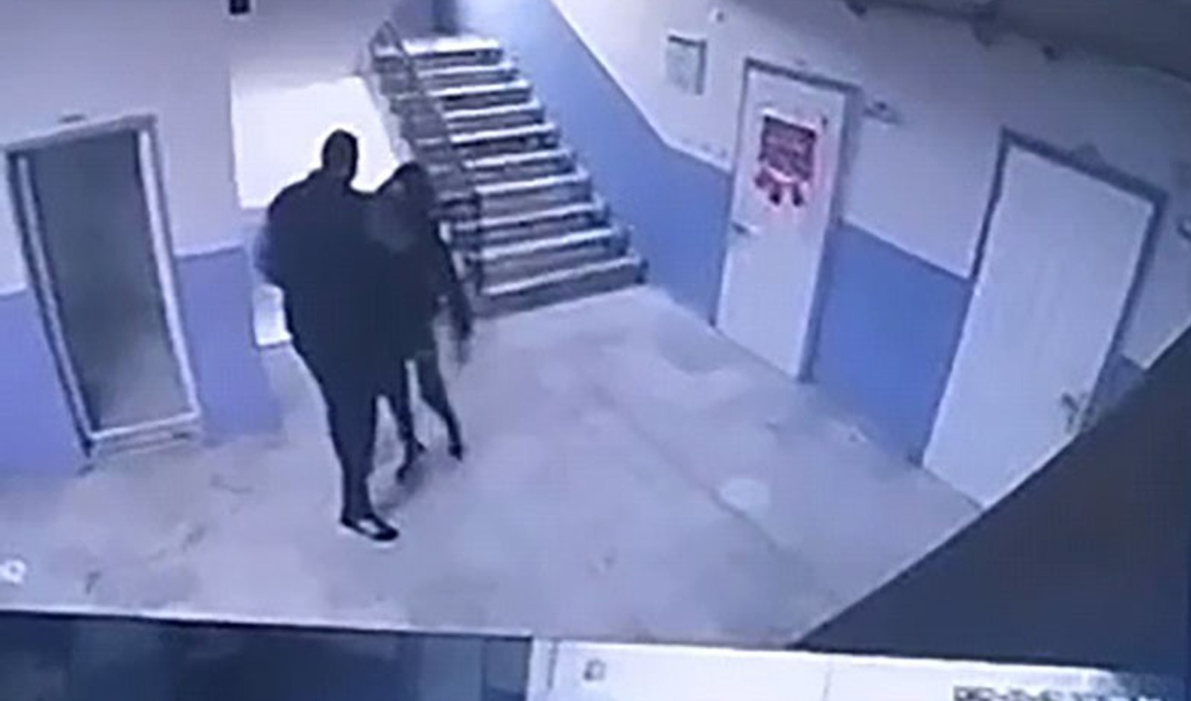 Okul müdürü otizmli öğrenciyi merdivenlerden itti: Elim ayağım titredi