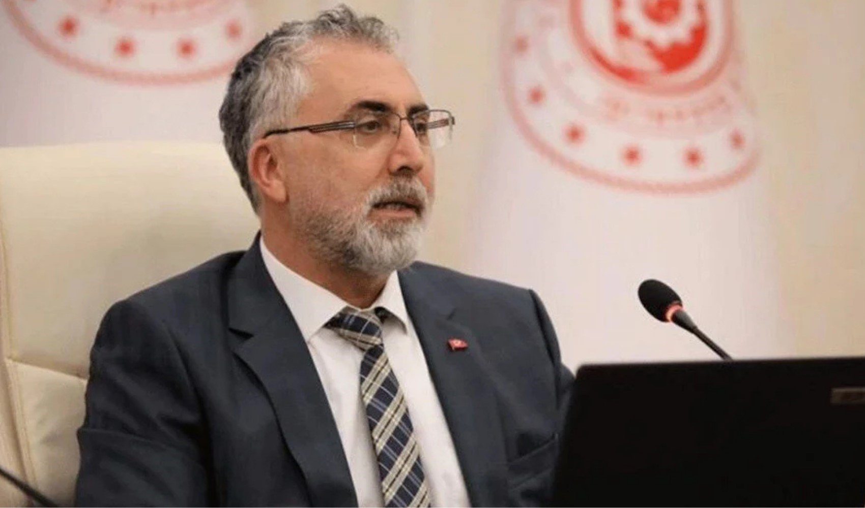 Milyonlarca çalışanı ilgilendiriyor: Vedat Işıkhan'dan asgari ücret açıklaması