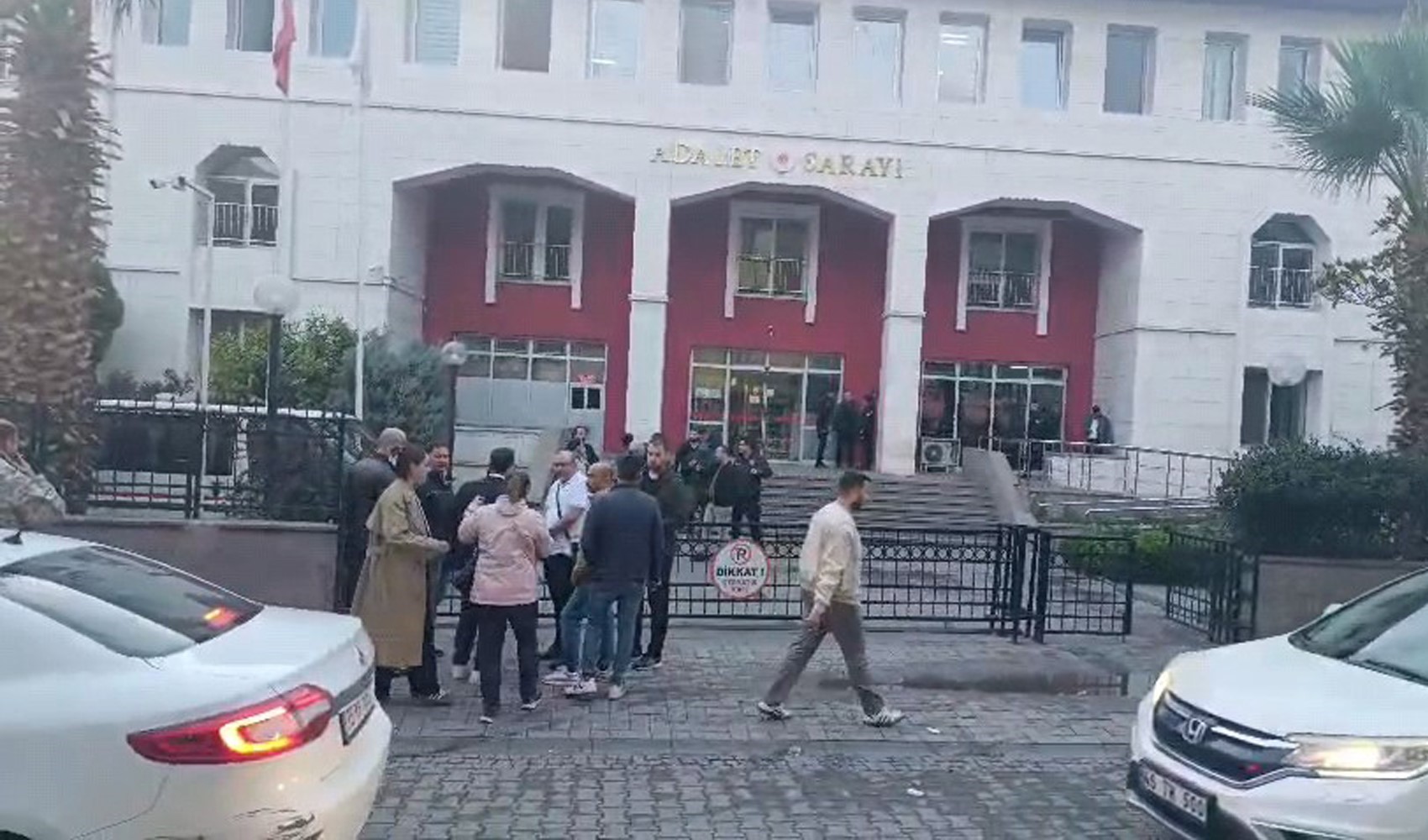 Otizmli öğrenciyi merdivenden iten müdür tutuklandı