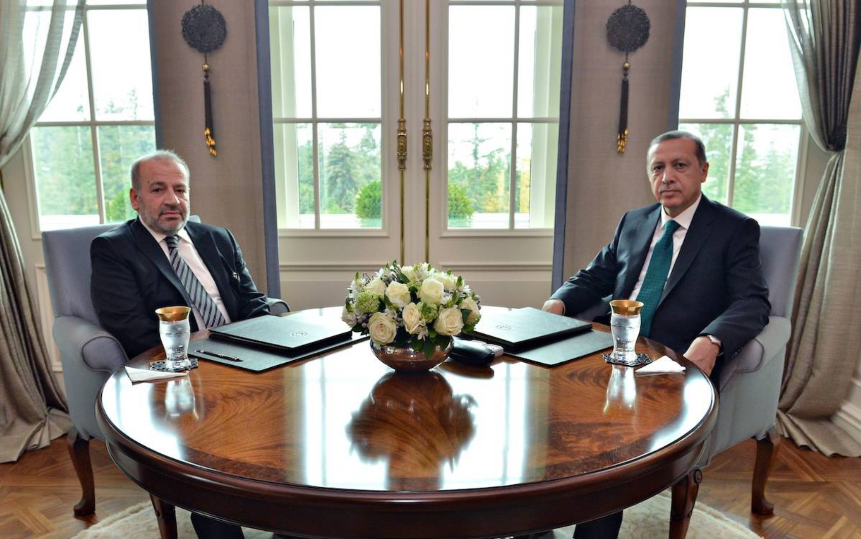 Erdoğan'ın eski danışmanı kazan kaldırdı: 'Öcalan'a dur denmeli'